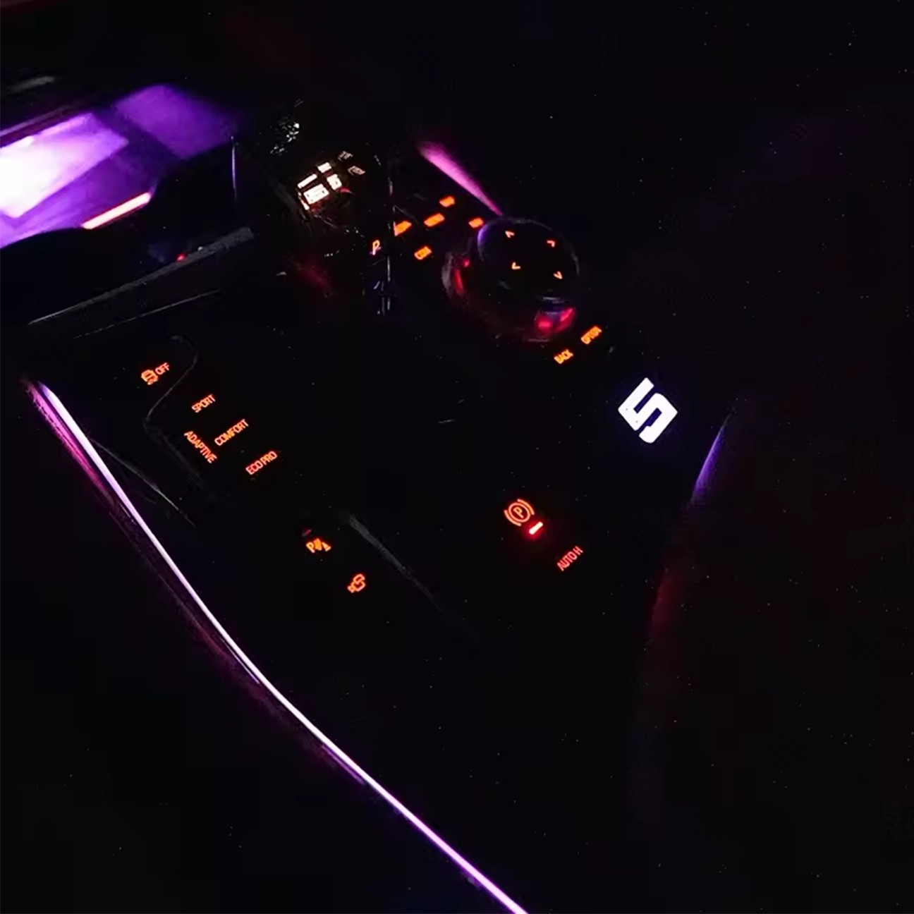 Bmw G30 M Logolu Orta Konsol Ambi̇yans