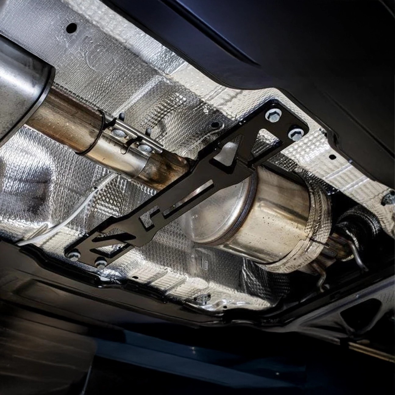 RacingLine Orta Şasi Güçlendirme Barı - MQB - FWD Araçlar İle Uyumlu