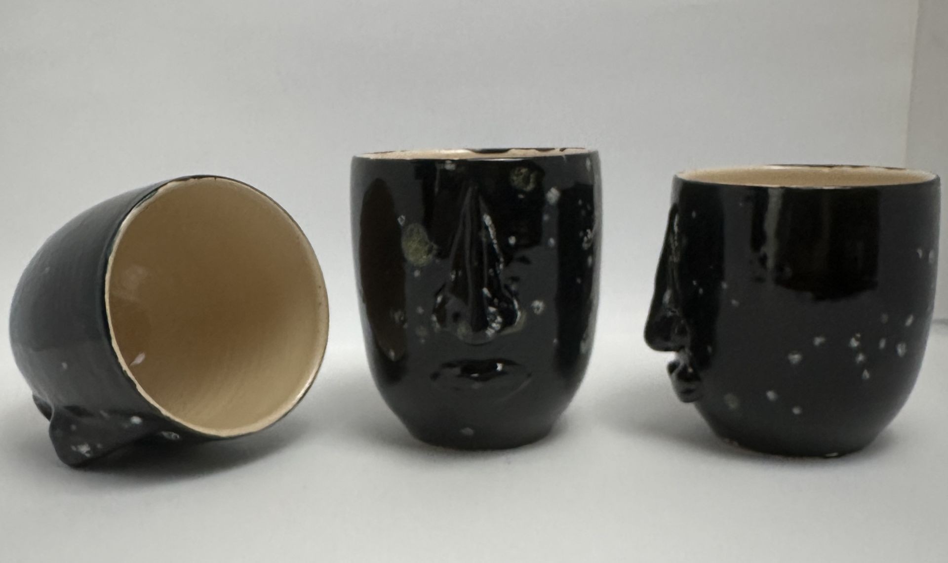 Face El yapımı Stoneware Kupa & Siyah, Benekli