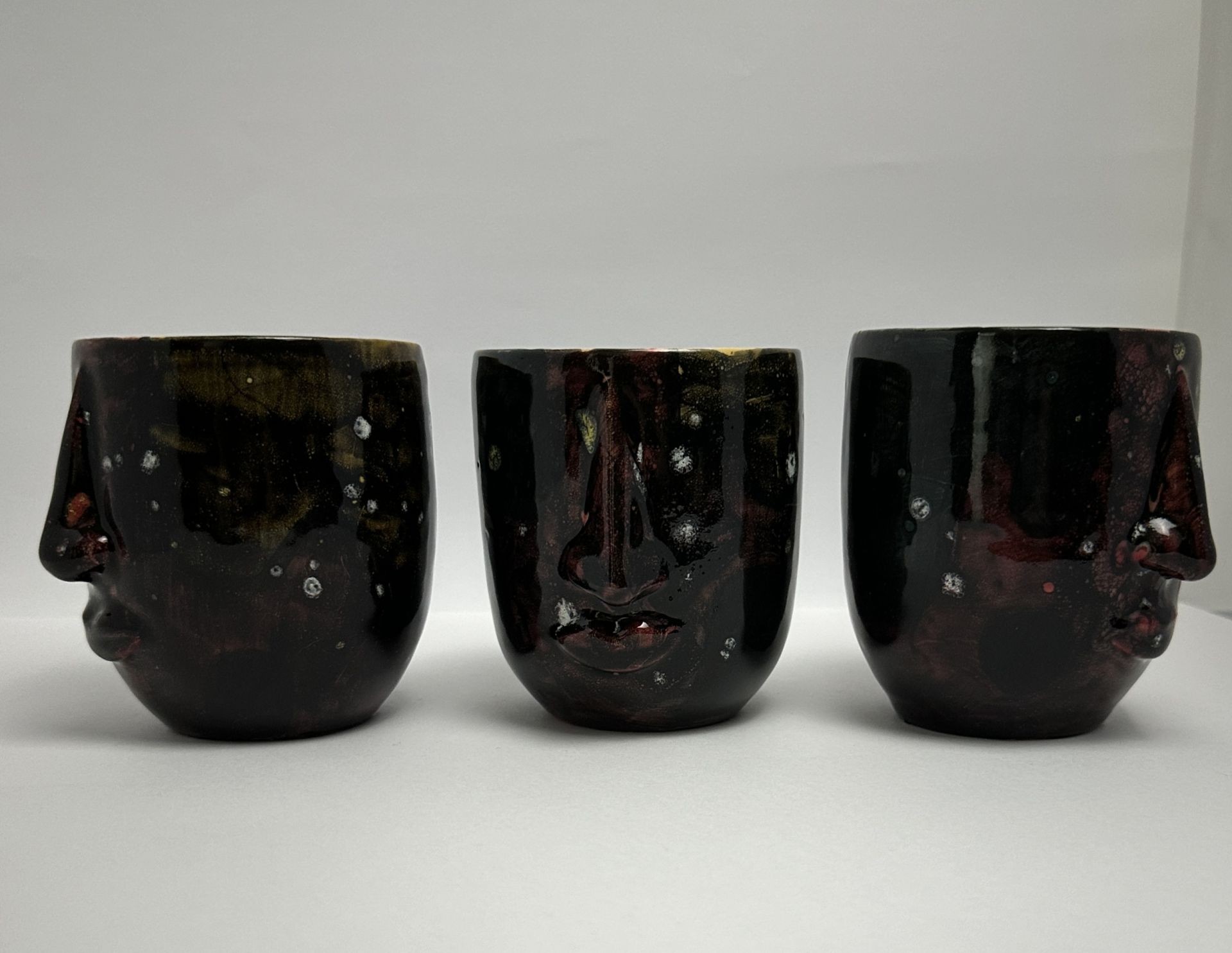 Face El yapımı Stoneware Kupa & Kırmızı, Siyah, Benekli