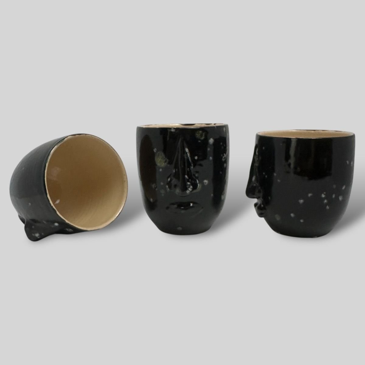 Face El yapımı Stoneware Kupa & Siyah, Benekli