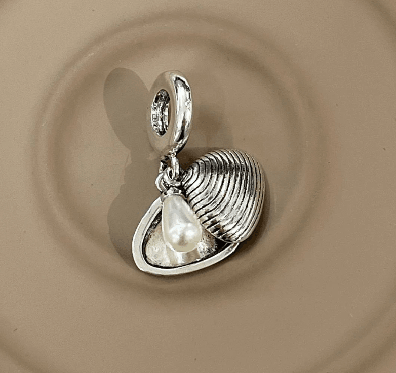 Midye Pandora Charm