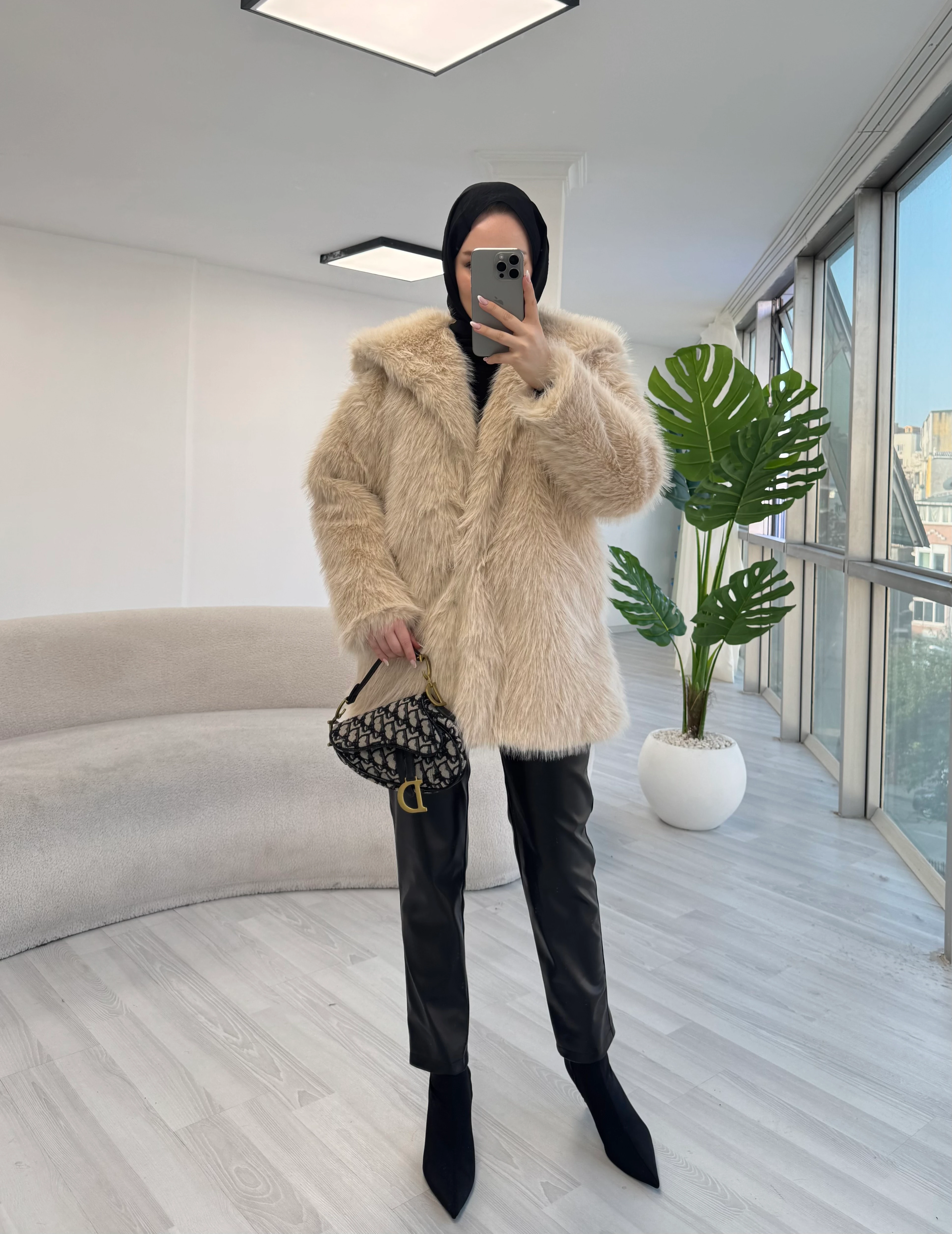 Yaka Detay Tasarım Kürk  - Bej