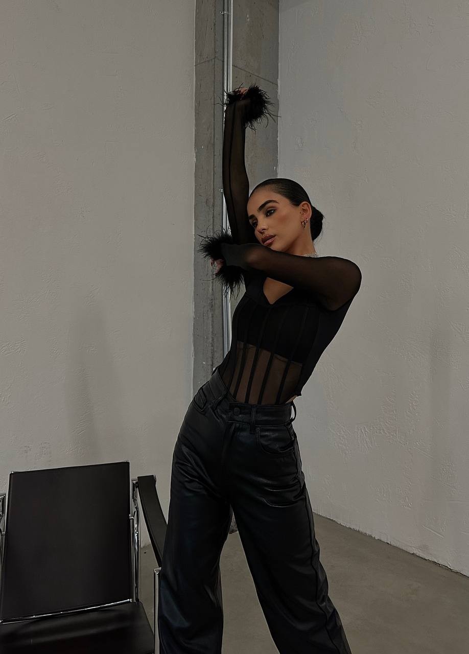 Tüy Detay Şerit Korse Crop