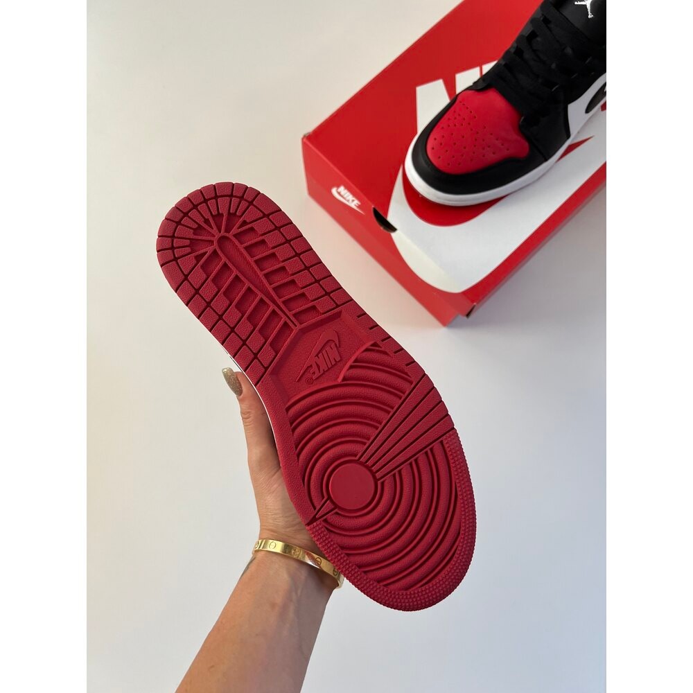 Nike Air Jordan 1 Low Bred Toe