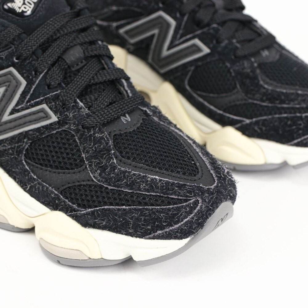 New Balance 9060 SEA SALT BLACK “SUEDE”