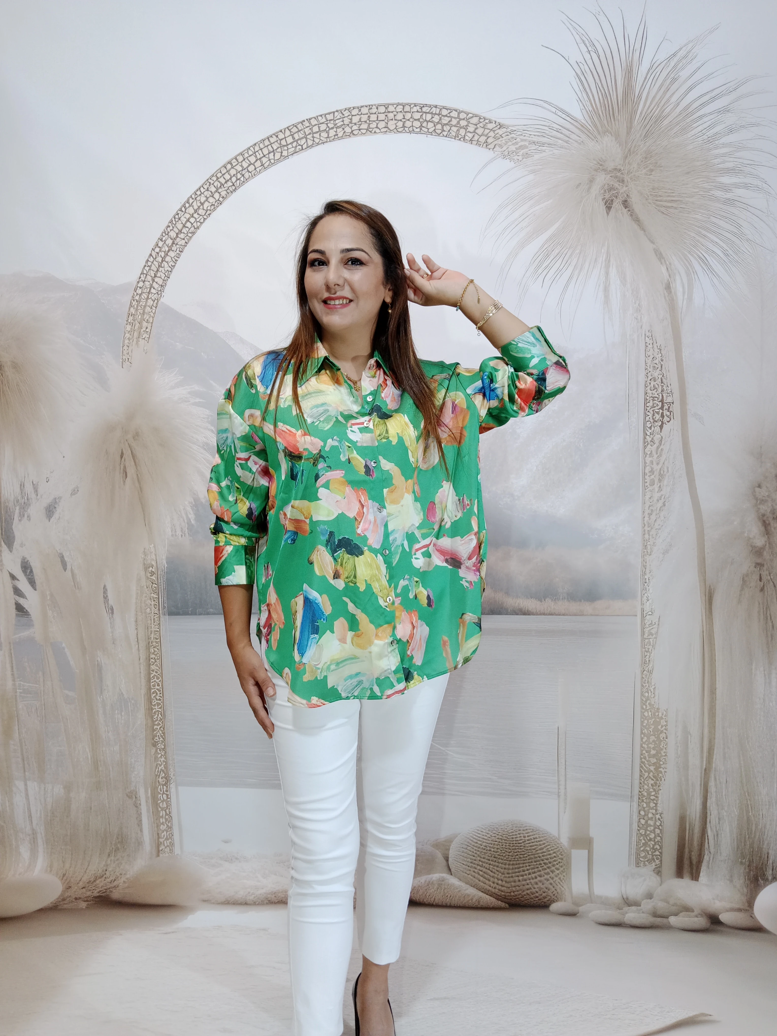 BÜYÜK BEDEN İPEK SATEN GÖMLEK - YEŞİL ÇİÇEKLİ