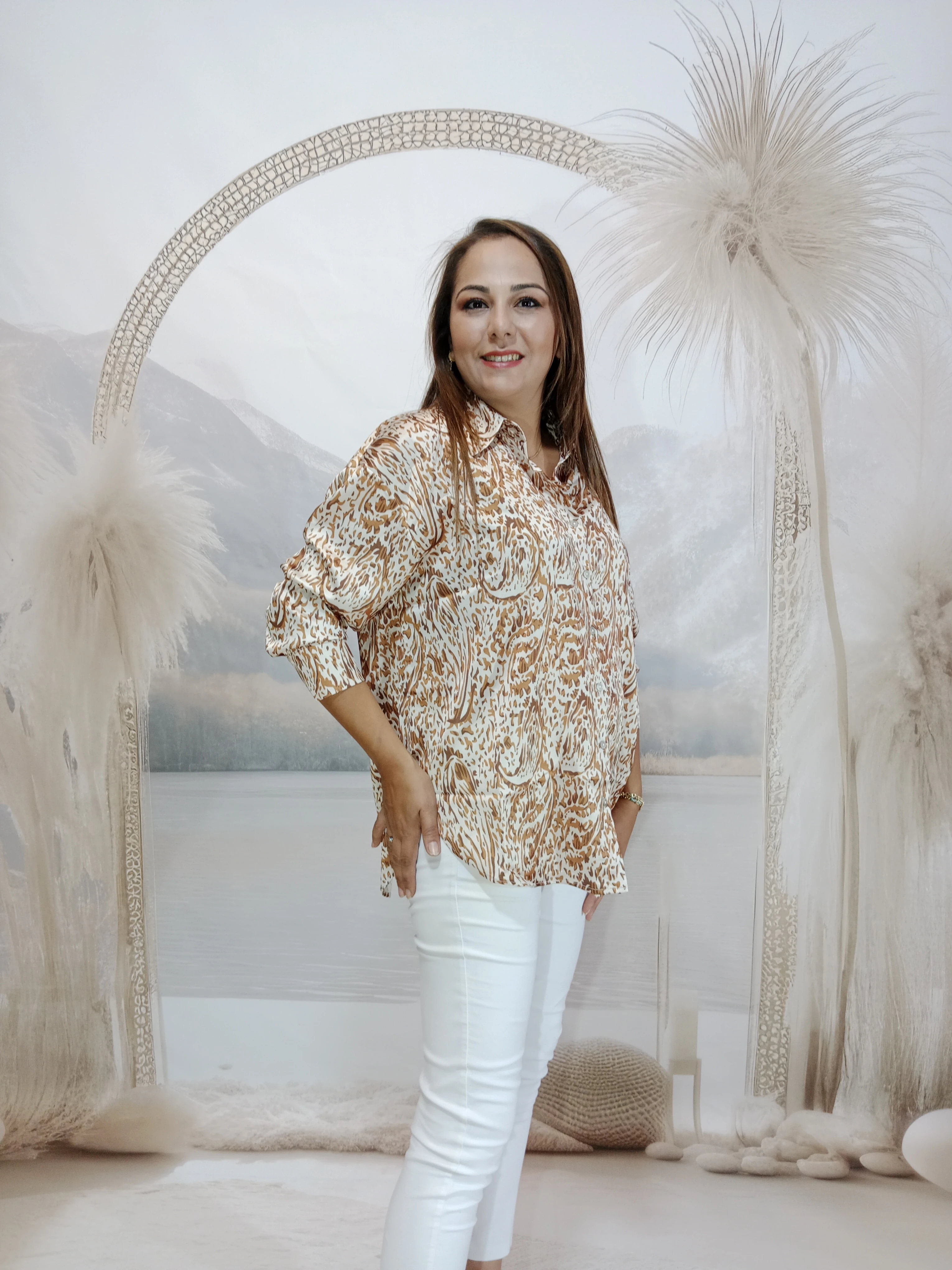 BÜYÜK BEDEN İPEK SATEN GÖMLEK - ÇİNİ DESEN VİZON