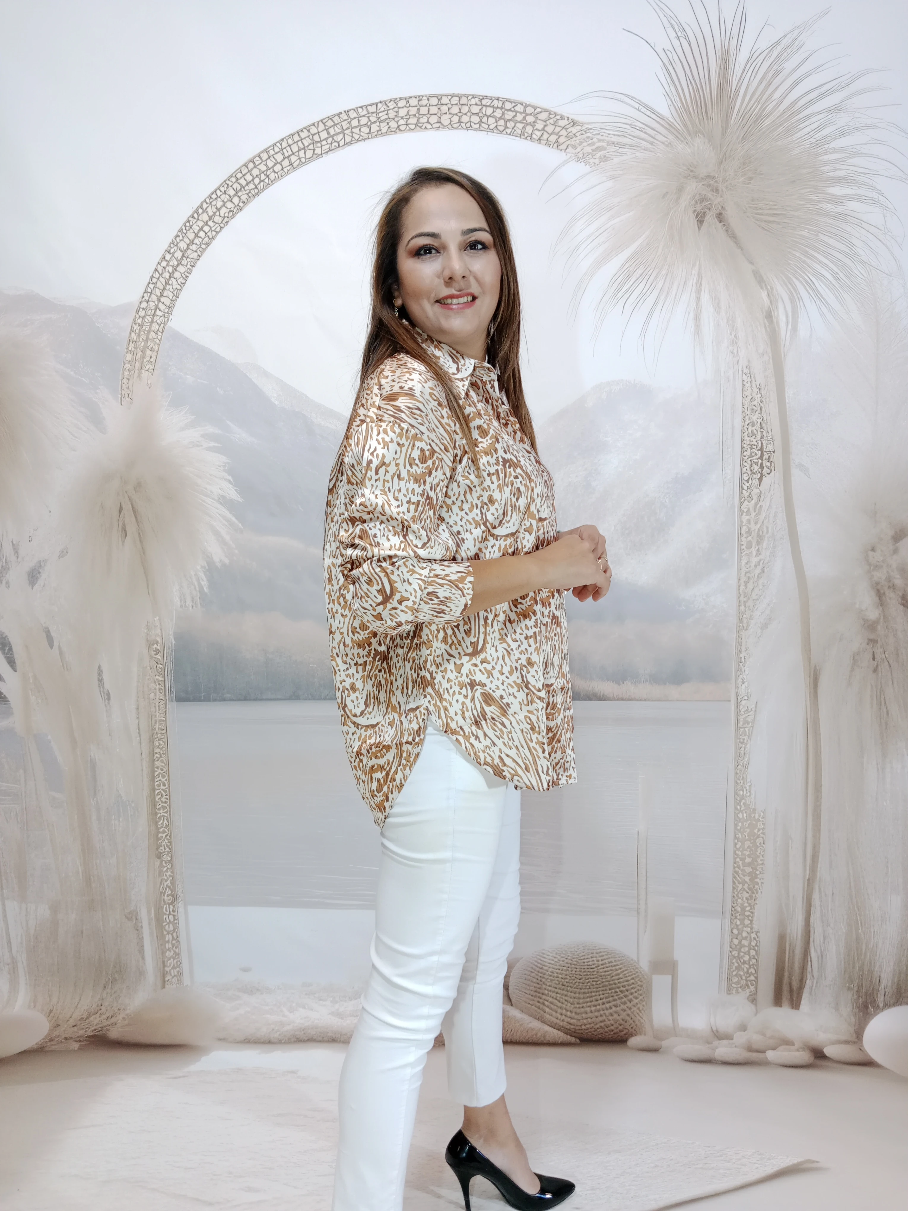 BÜYÜK BEDEN İPEK SATEN GÖMLEK - ÇİNİ DESEN VİZON