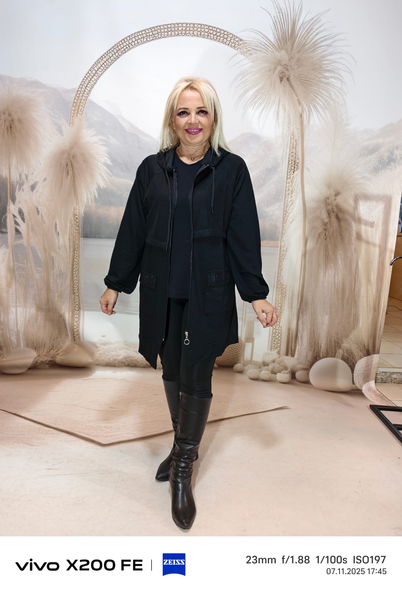 DERİ DETAYLI KAP HIRKA - SİYAH PAYETLİ