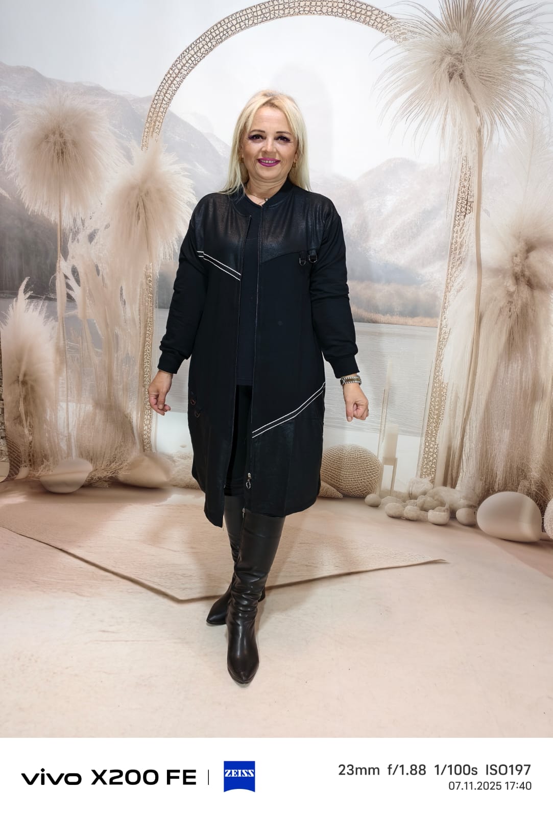 DERİ DETAYLI KAP HIRKA - SİYAH  BEYAZ BİYELİ