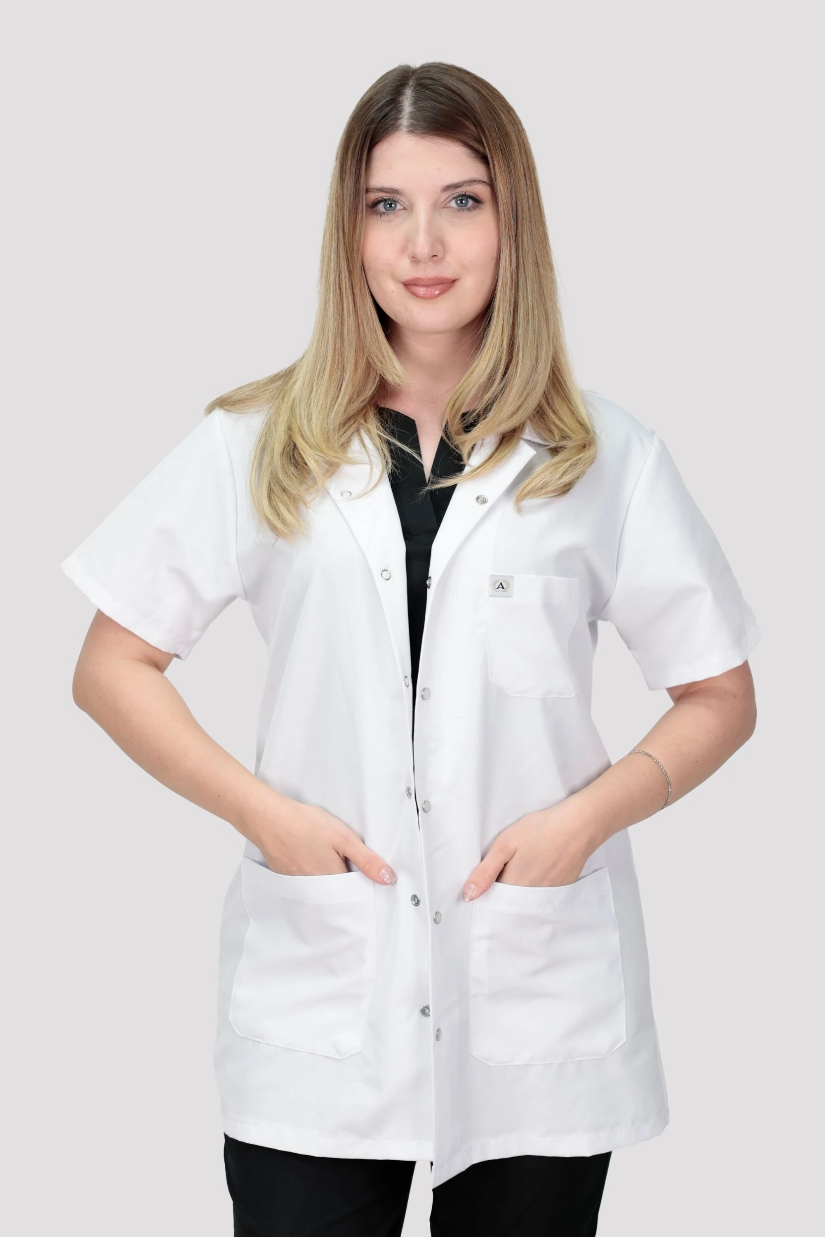 Kadın Kısa Kollu Doktor Hemşire Öğretmen Laboratuvar Önlüğü