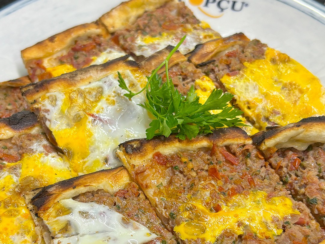 Kıymalı Yumurtalı Pide