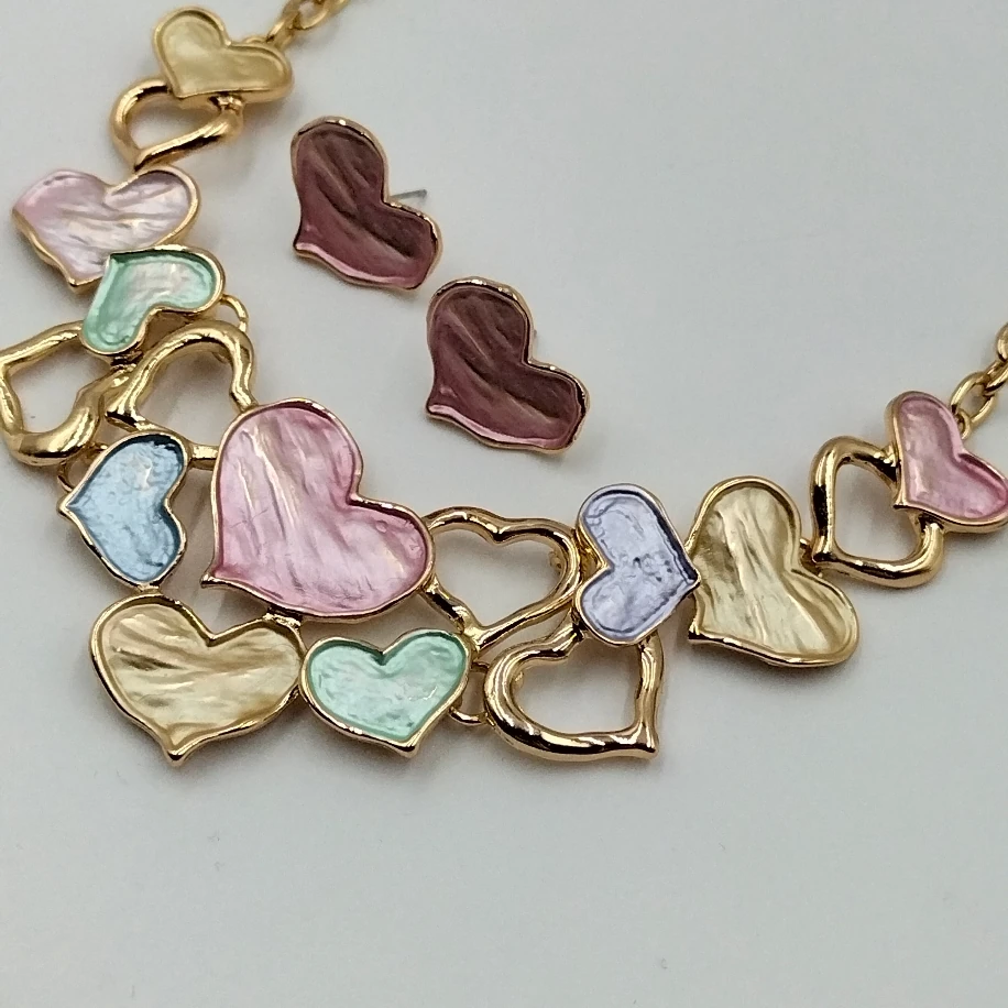 Gold Sedefli Renkli Kalpli Kolye Küpe Takım image