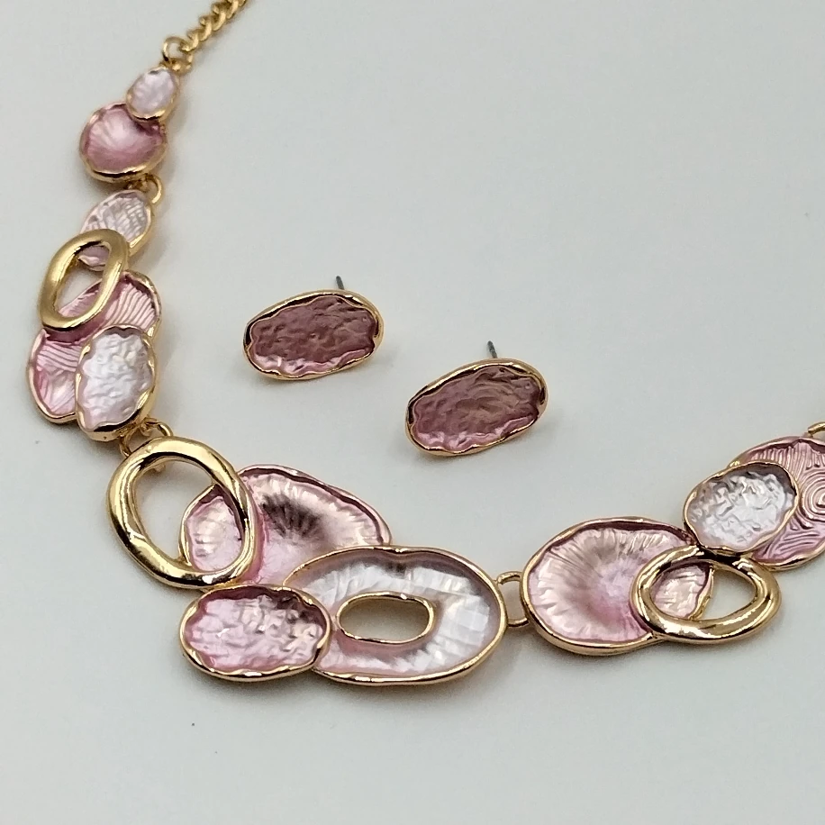 Gold Pembe Gül Kurusu Sedefli Kolye Küpe Takım image