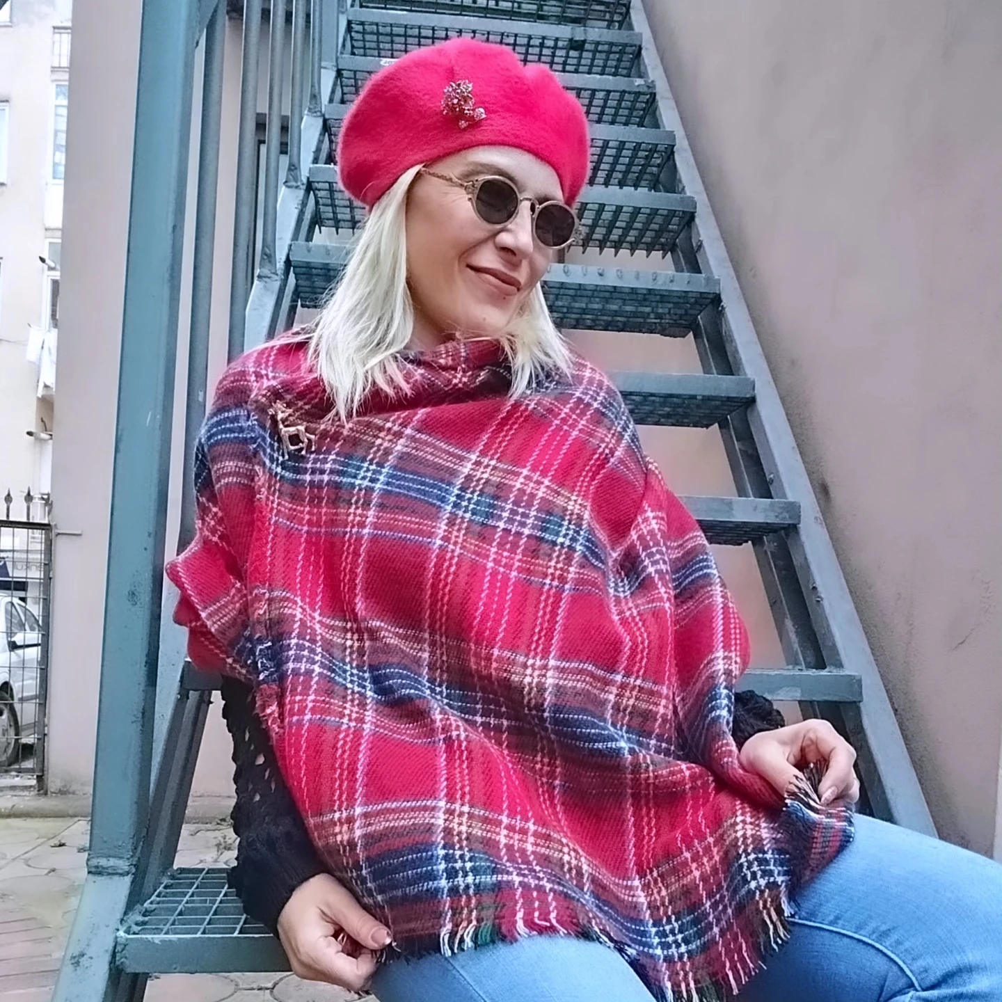 Kırmızı Kareli Yumuşak Dokulu Pofuduk Şal  image