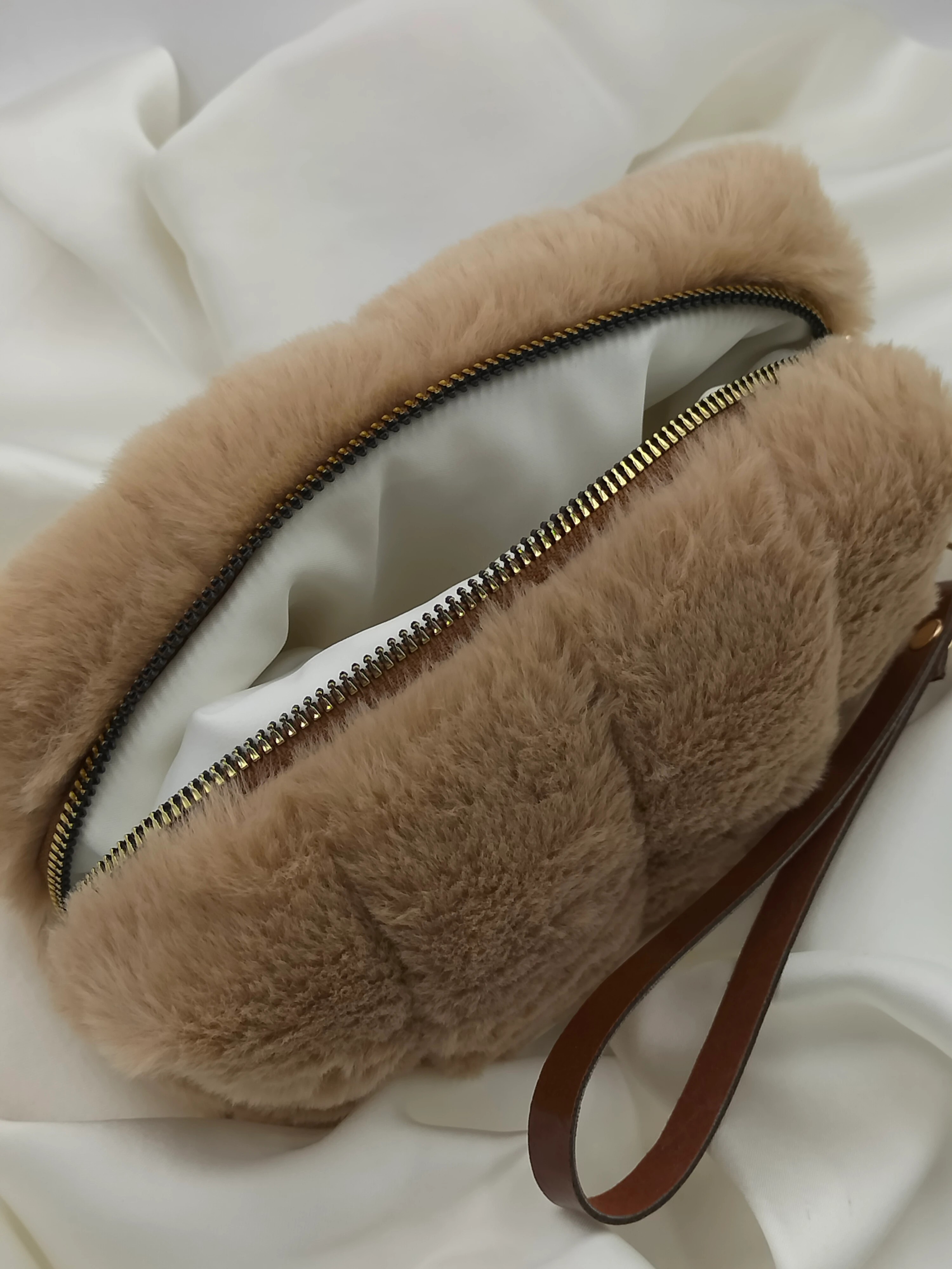 Kahve Peluş Çok Amaçlı Makyaj Çantası 