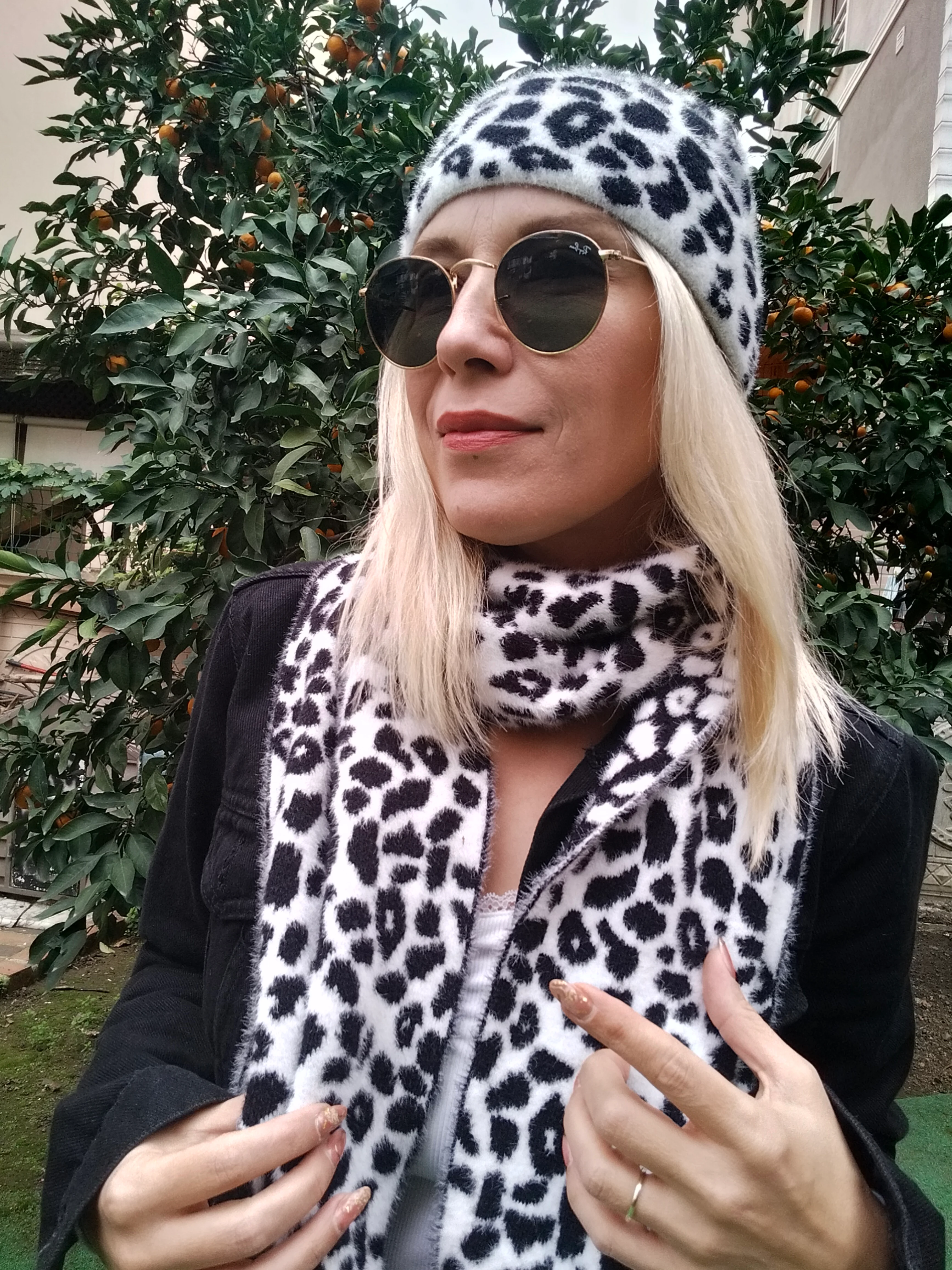 Siyah Beyaz Yumuşak Dokulu Leopar Atkı Bere Takımı  image