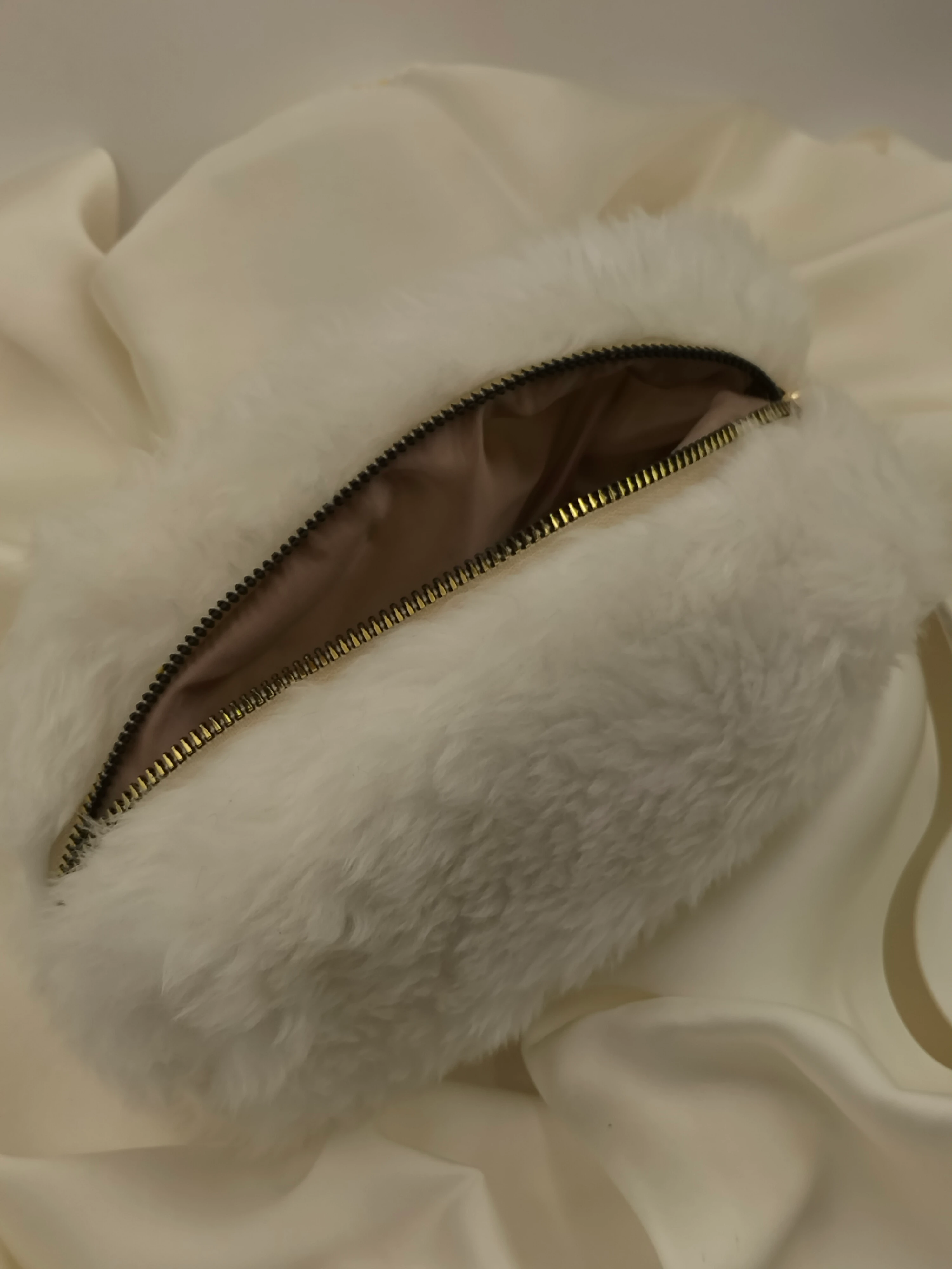 Peluş Çok Amaçlı Makyaj Çantası 