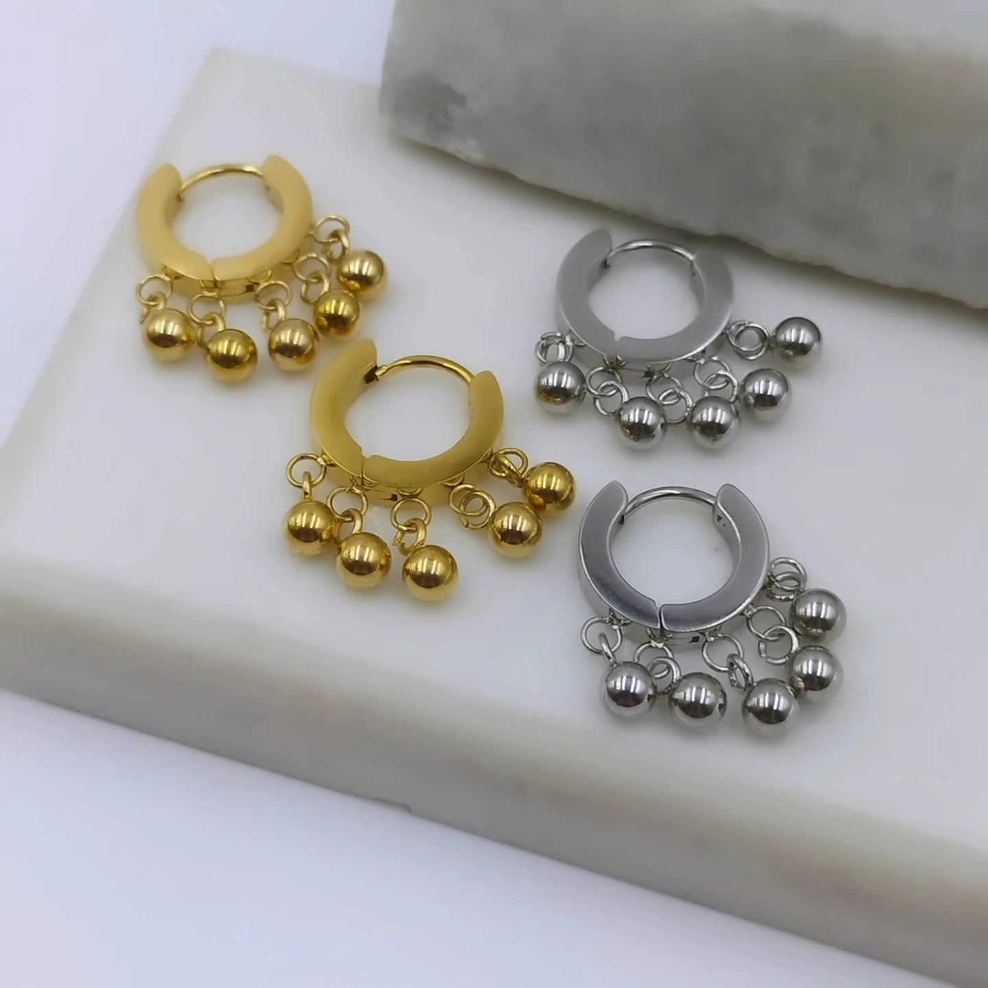 Topçuk Sallantılı Çıtır Küpe  image