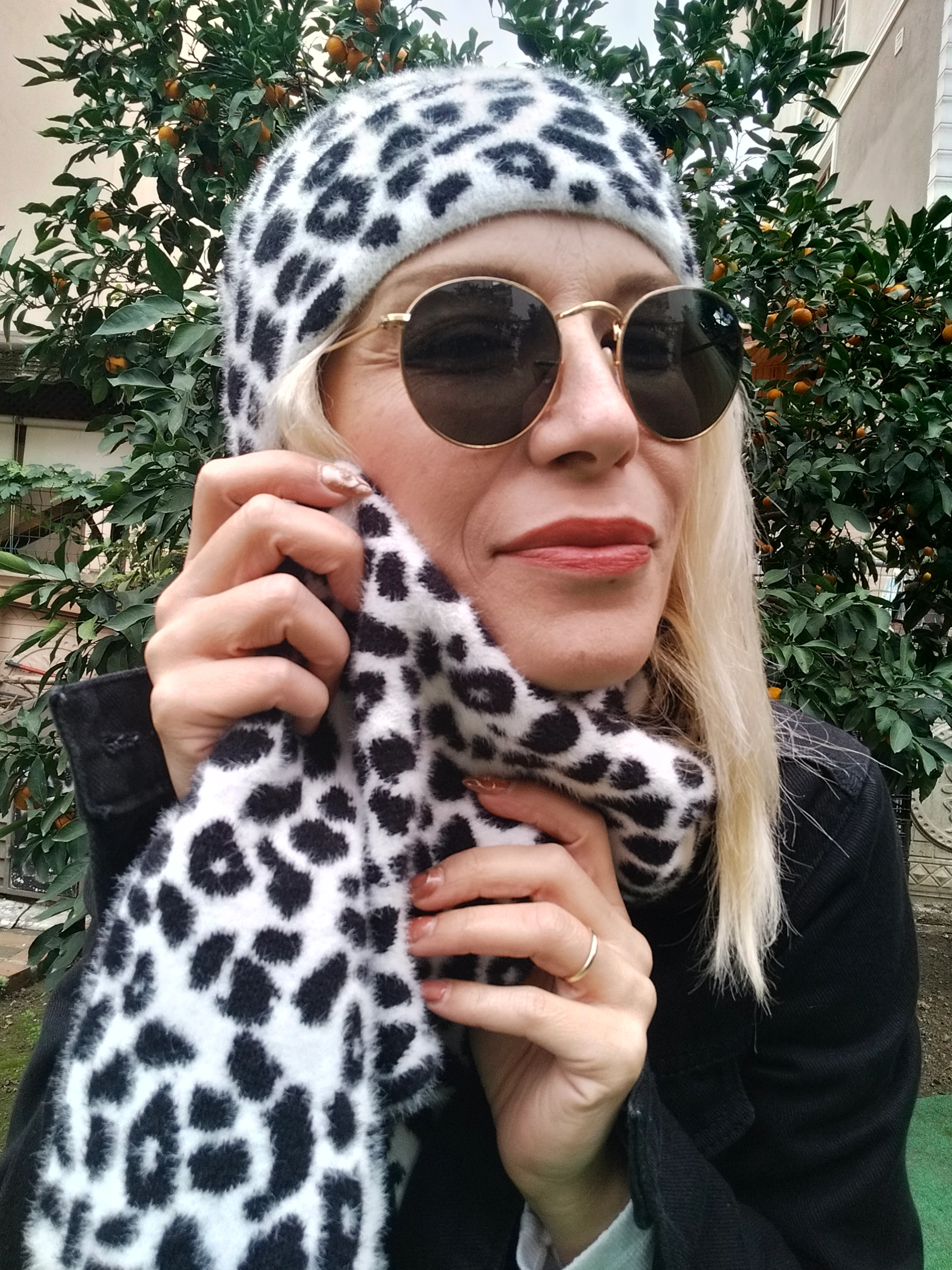 Siyah Beyaz Yumuşak Dokulu Leopar Atkı Bere Takımı 