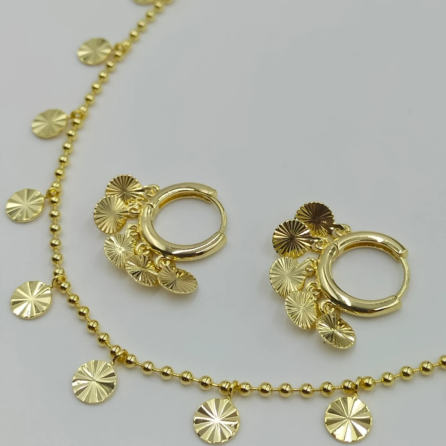 Gold Pullu Lazer Kesim Kolye Küpe Takım image