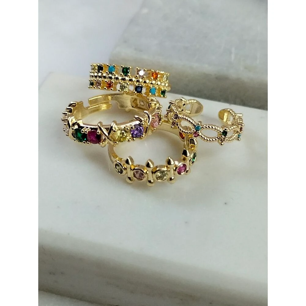 Gold Renkli Taşlı Dörtlü Yüzük Kombin image