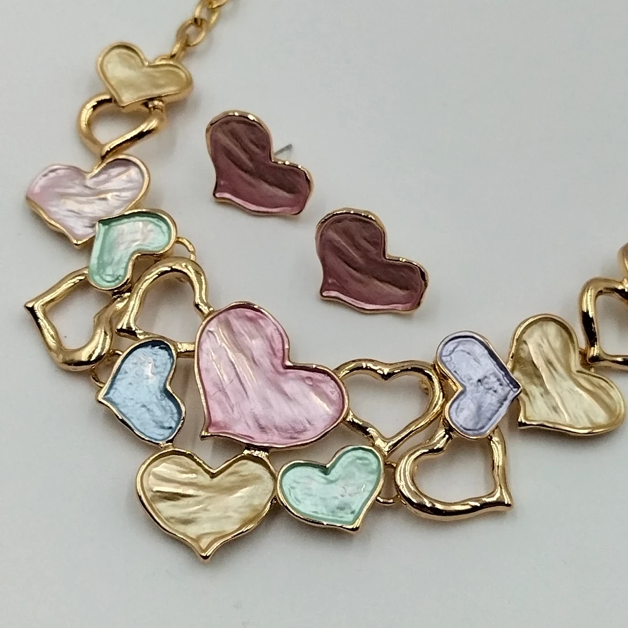 Gold Sedefli Renkli Kalpli Kolye Küpe Takım