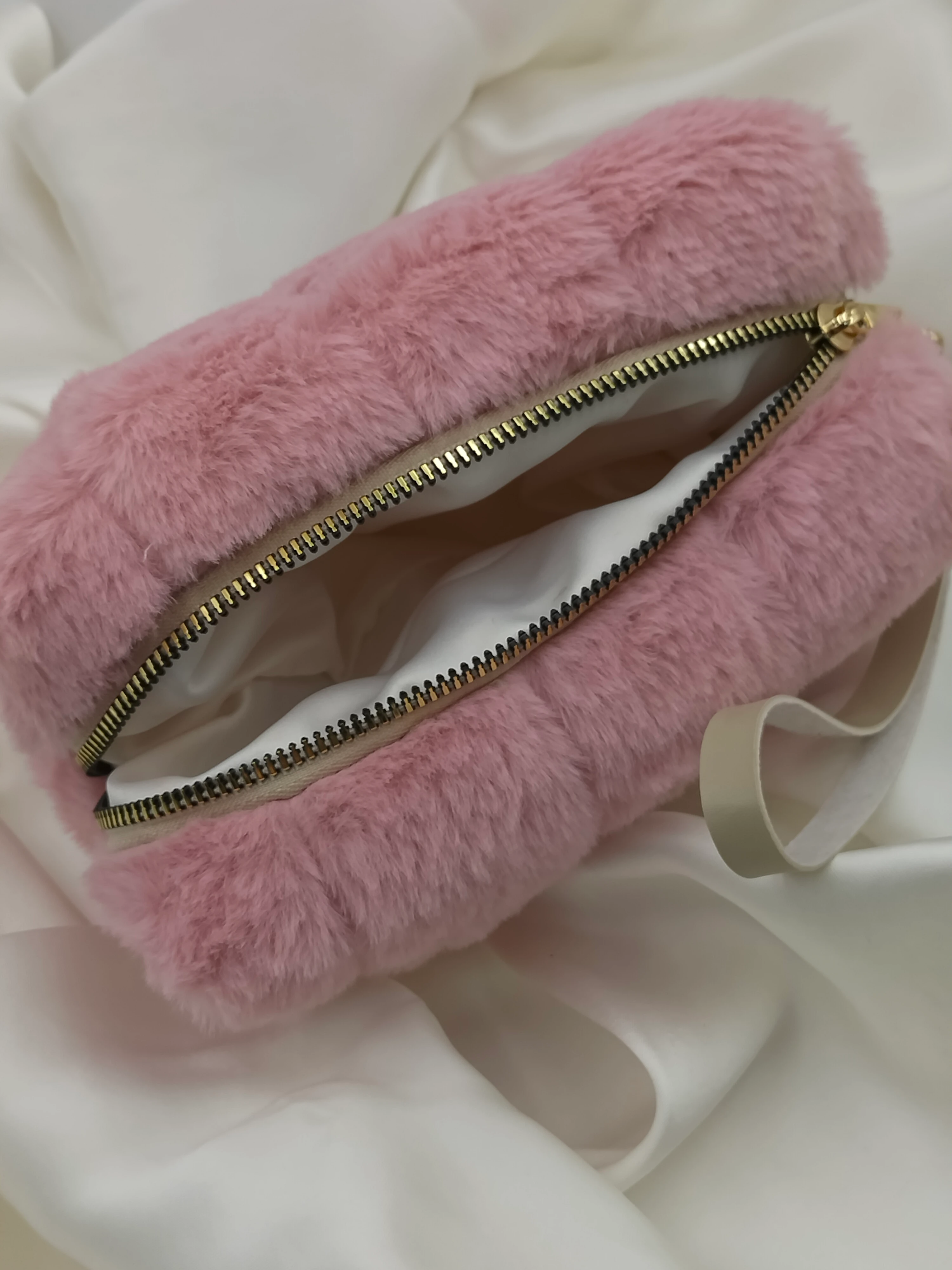 Pembe Peluş Çok Amaçlı Makyaj Çantası 