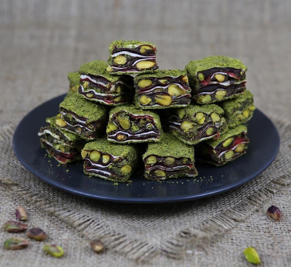 Toz Fıstık Kaplı Nar Aromalı Antep Fıstıklı Baklava Lokum