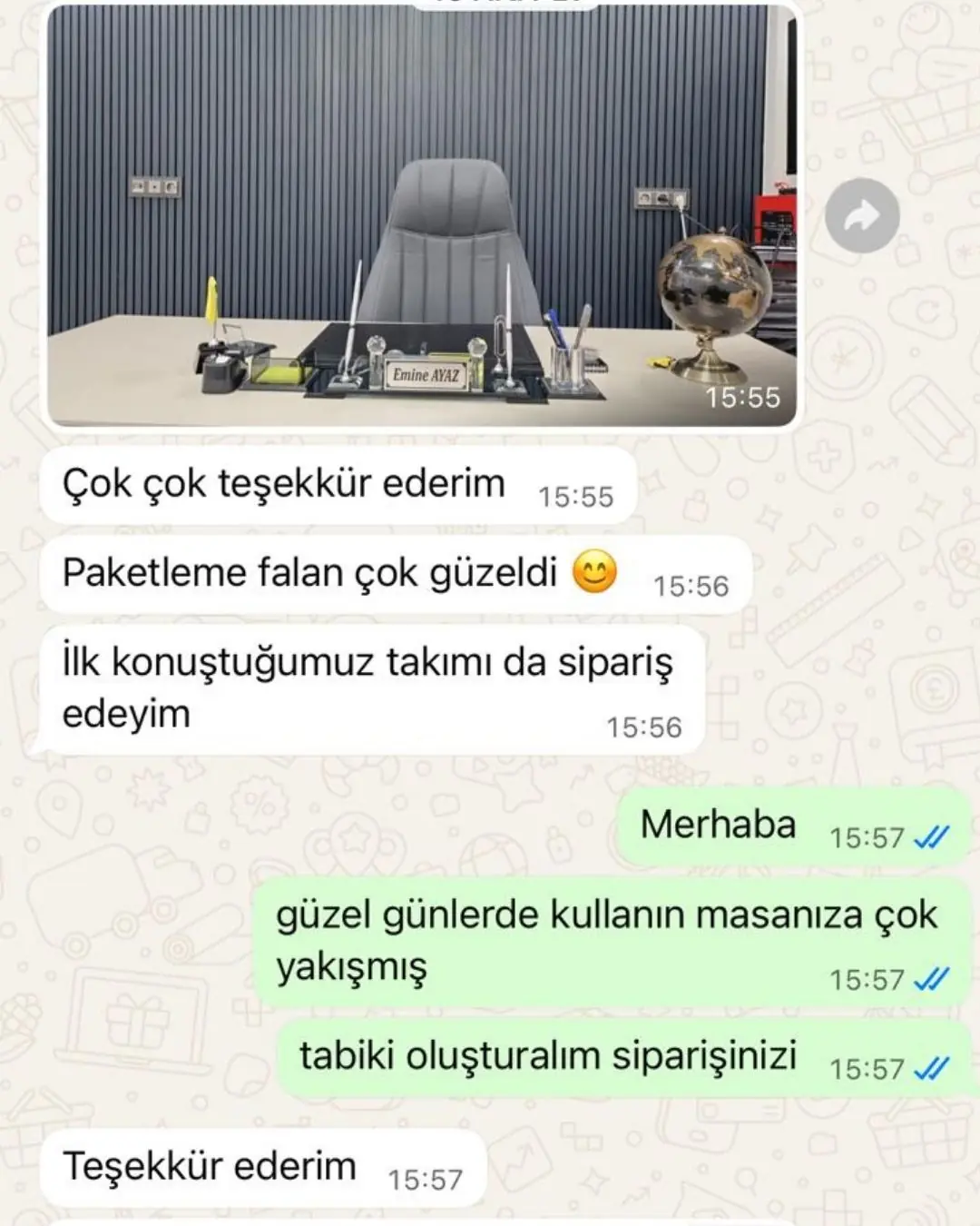 Ofisbura özel üretim masa setlerinin ofis ortamındaki duruşu ve kullanım örneği.