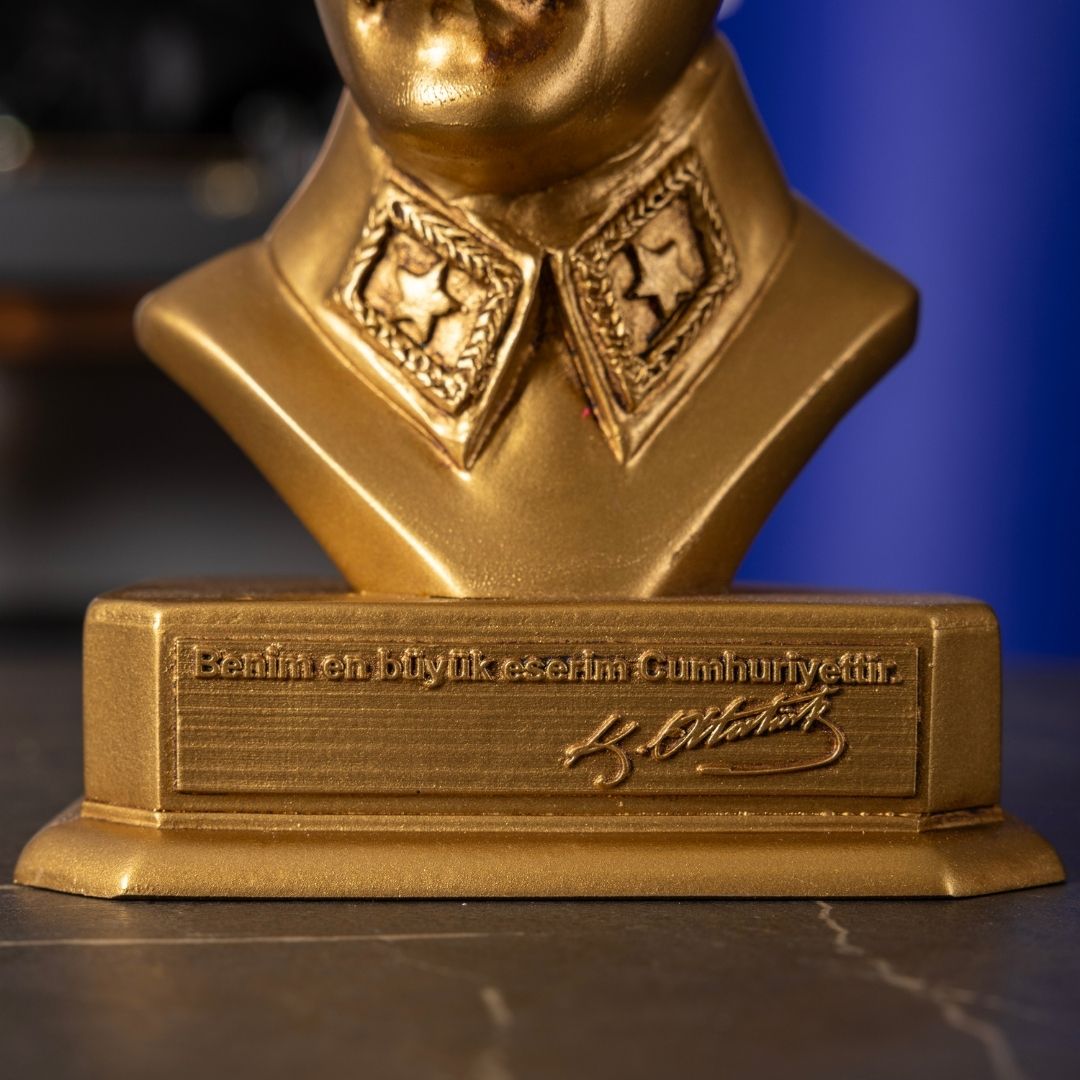 Atatürk Büstü | 20×12 cm Polyester | Cumhuriyet Yazılı