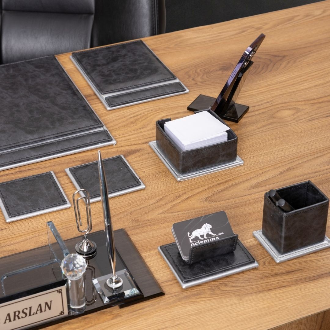 Aura Gümüş Deri 14 Parça Premium Masa Takımı