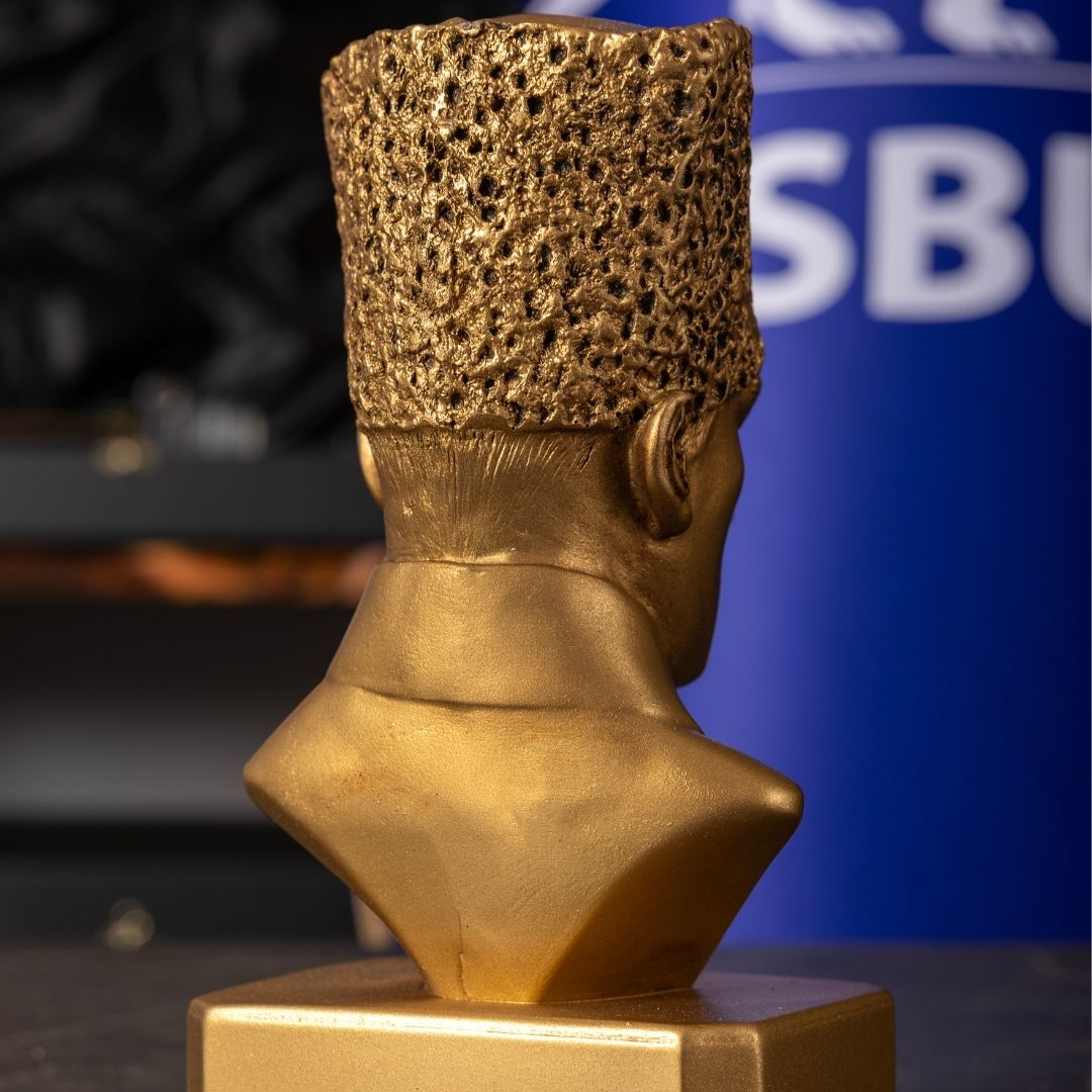 Atatürk Büstü | 20×12 cm Polyester | Cumhuriyet Yazılı