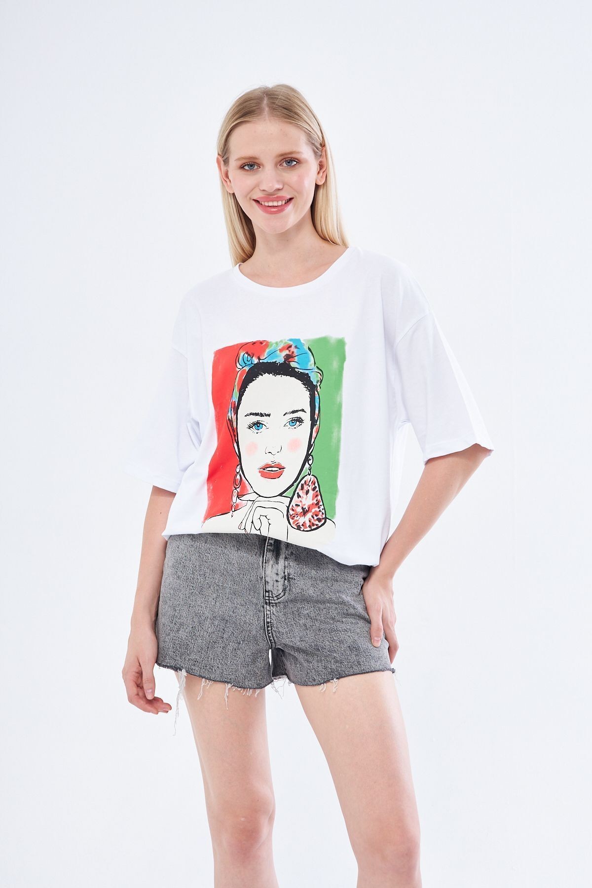 Beyaz Renk Oversize Frida Kahlo Baskılı T-shirt