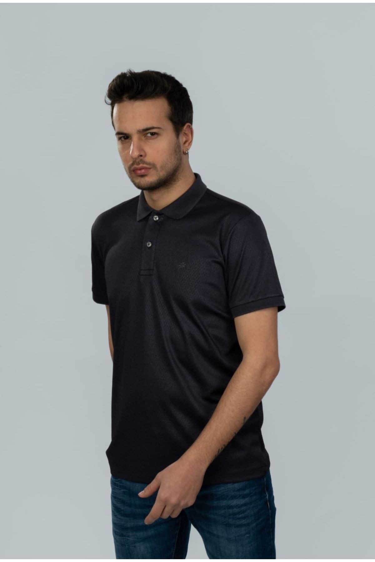 Polo Yaka Siyah Petek Desnli Tshirt