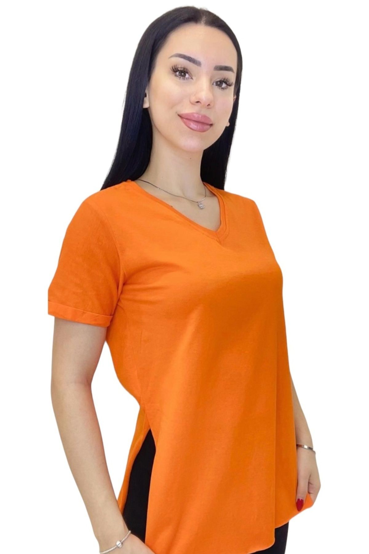 Turuncu Renk Etek Yırtmaçlı Duble Kol V Yaka T-shirt