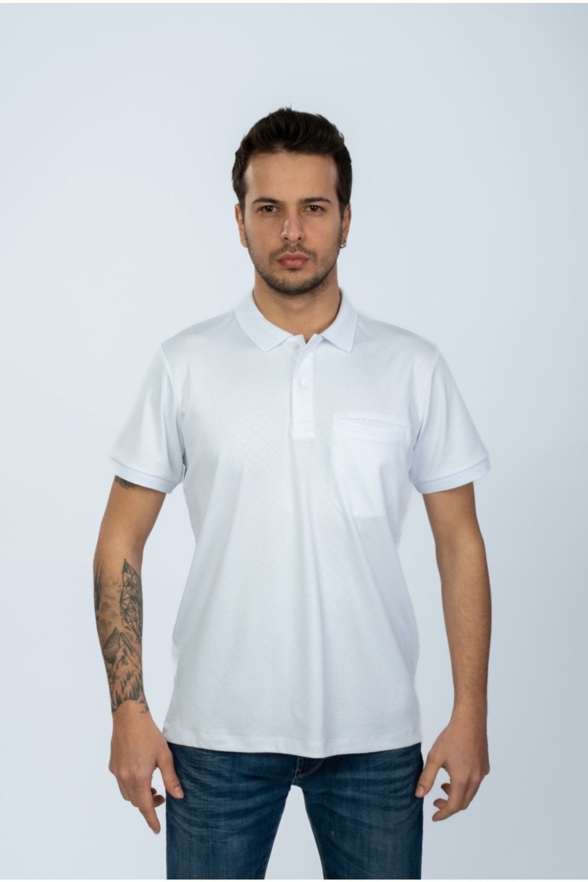 Beyaz Cepli Polo Yaka Desenli T-shirt