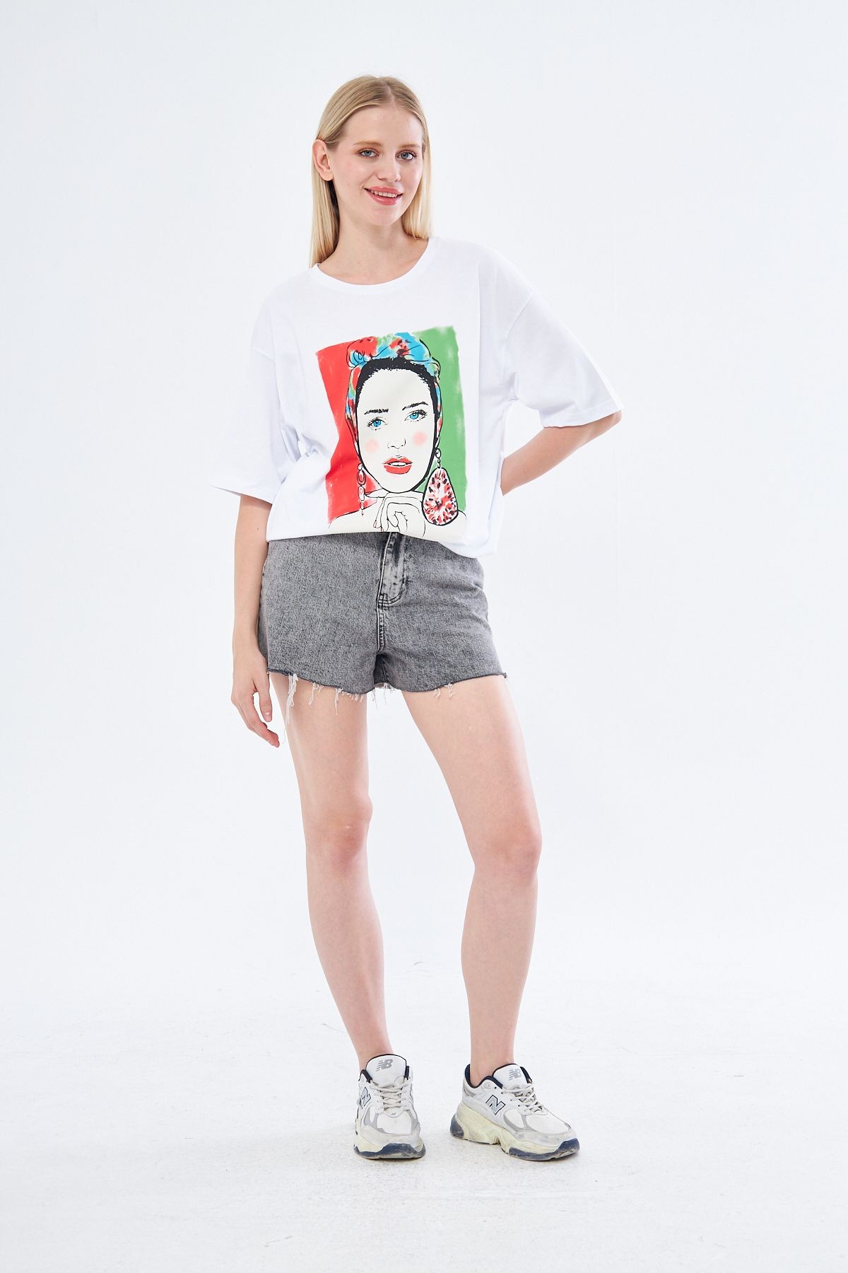 Beyaz Renk Oversize Frida Kahlo Baskılı T-shirt