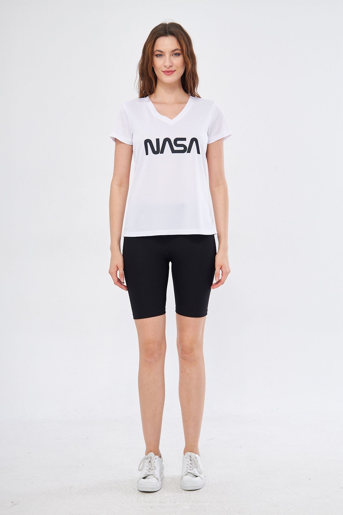 Spor T-shirt  Beyaz Renk V Yaka Nasa Baskılı