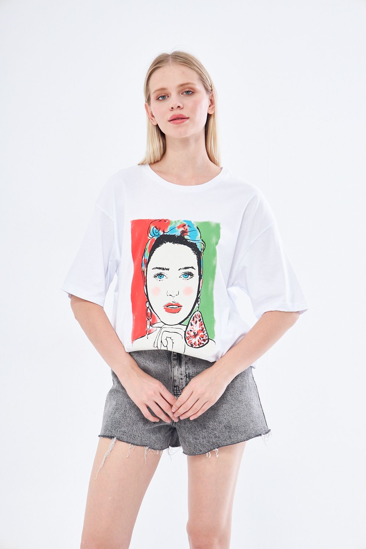 Beyaz Renk Oversize Frida Kahlo Baskılı T-shirt