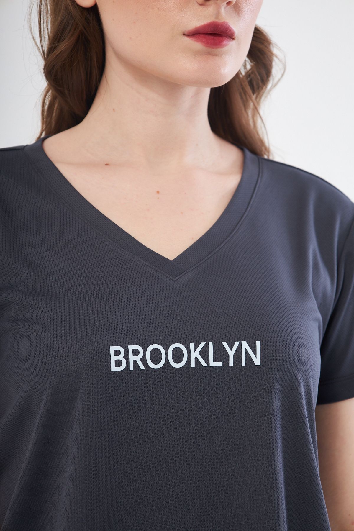 Spor T-shirt  Antrasit Renk V Yaka Brooklyn Baskılı