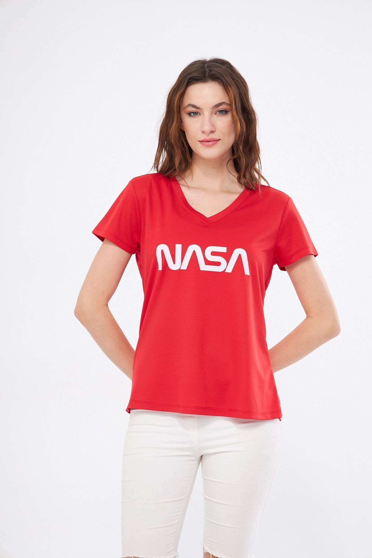 Spor T-shirt  Kırmızı Renk V Yaka Beyaz Nasa Baskılı