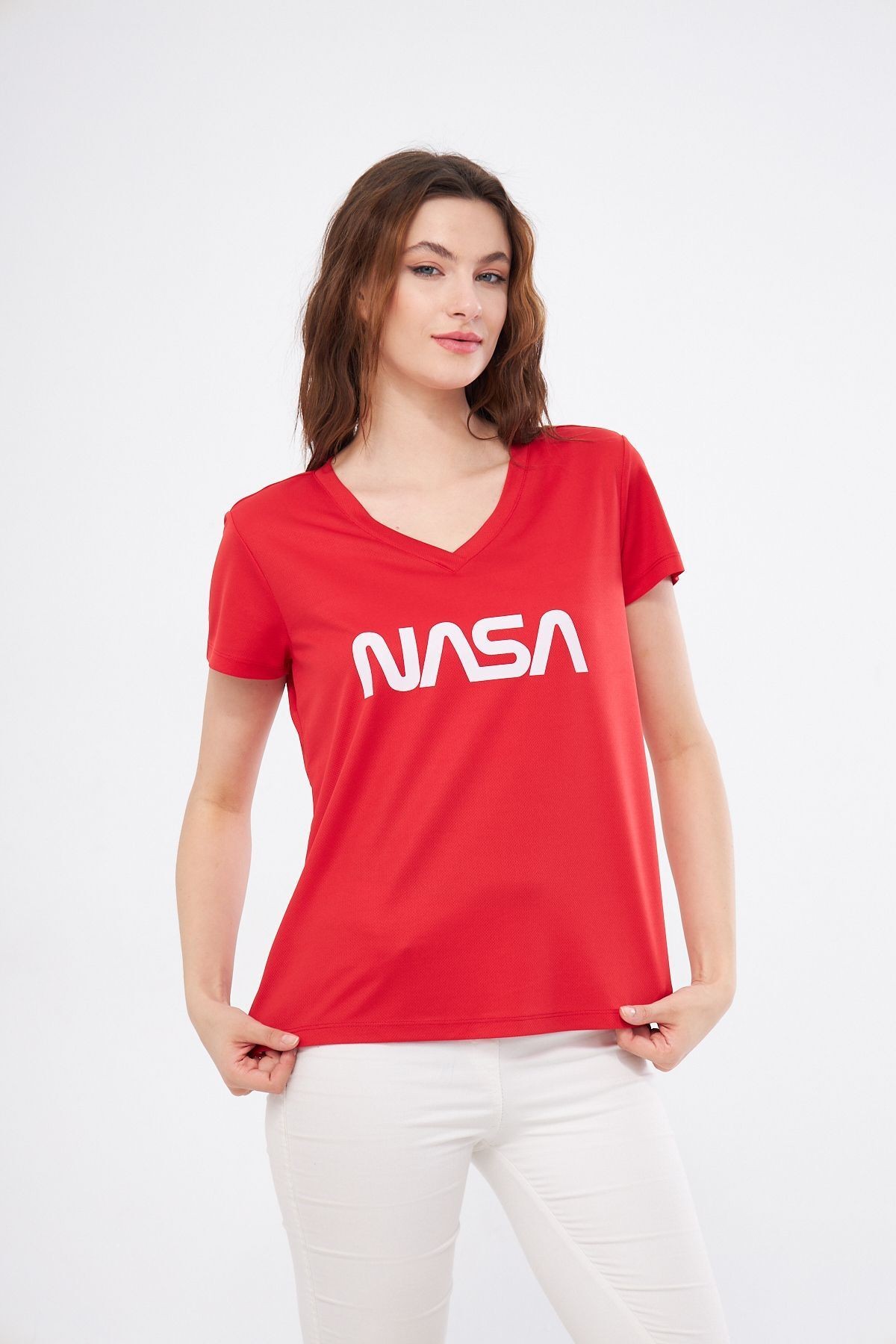 Spor T-shirt  Kırmızı Renk V Yaka Beyaz Nasa Baskılı