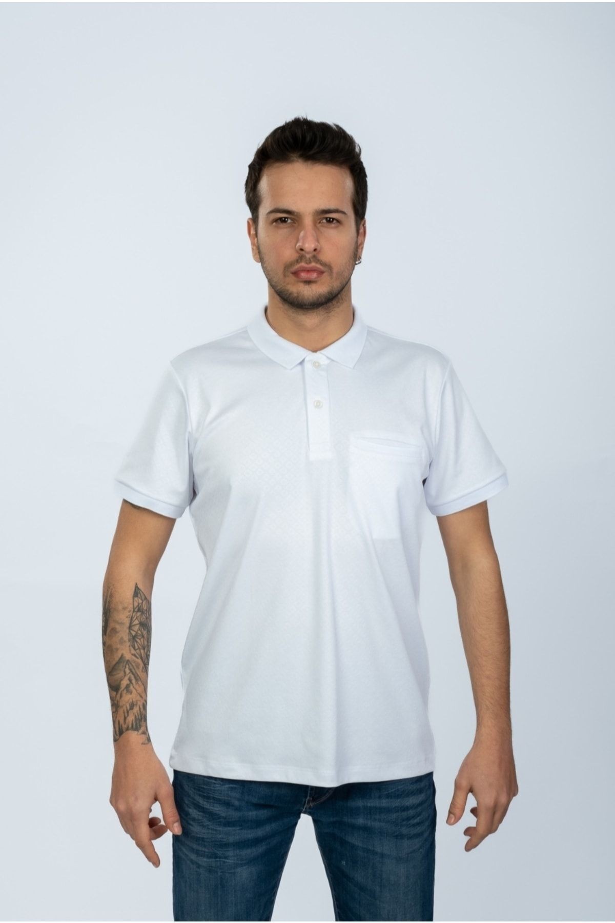 Beyaz Cepli Polo Yaka Desenli T-shirt