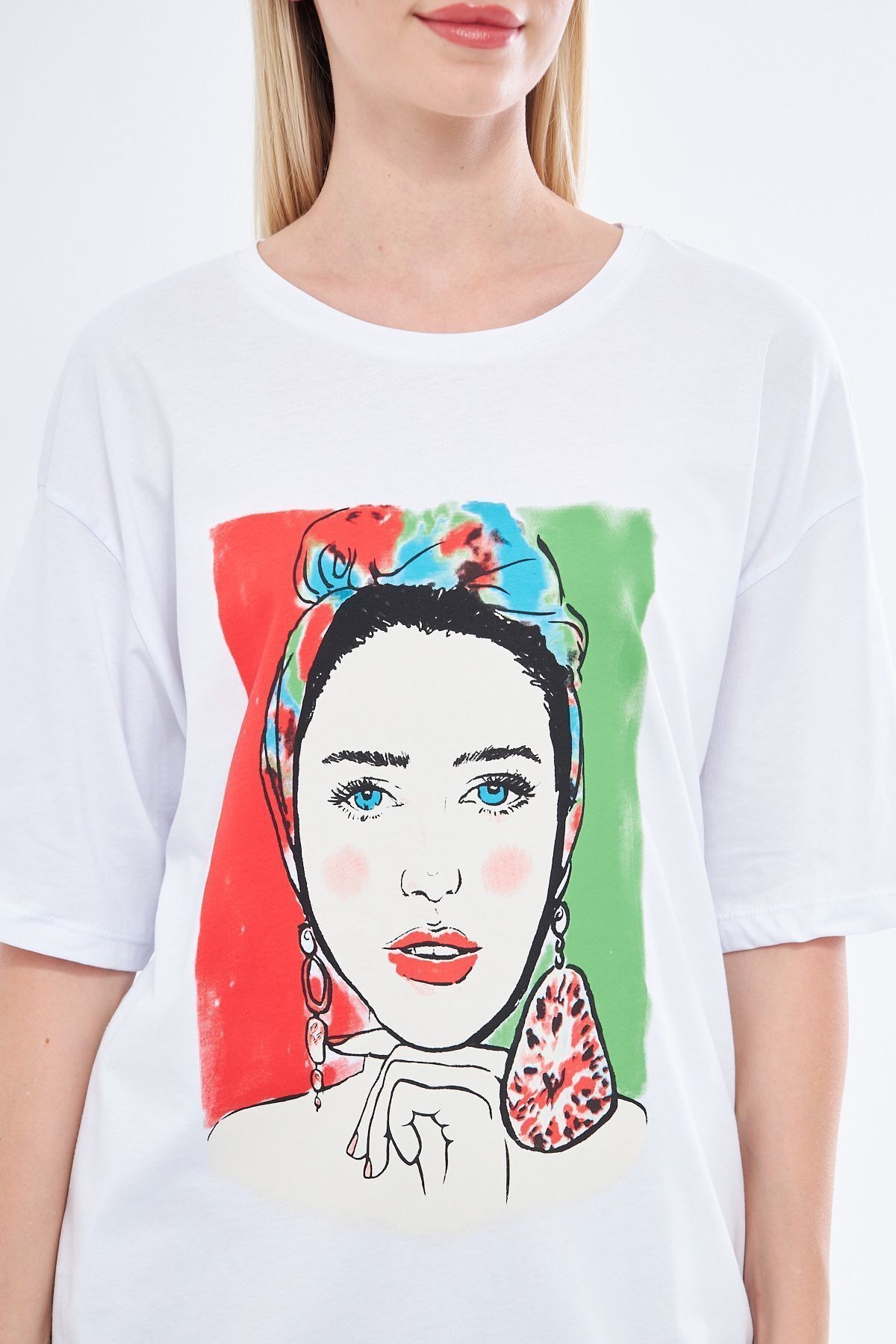 Beyaz Renk Oversize Frida Kahlo Baskılı T-shirt