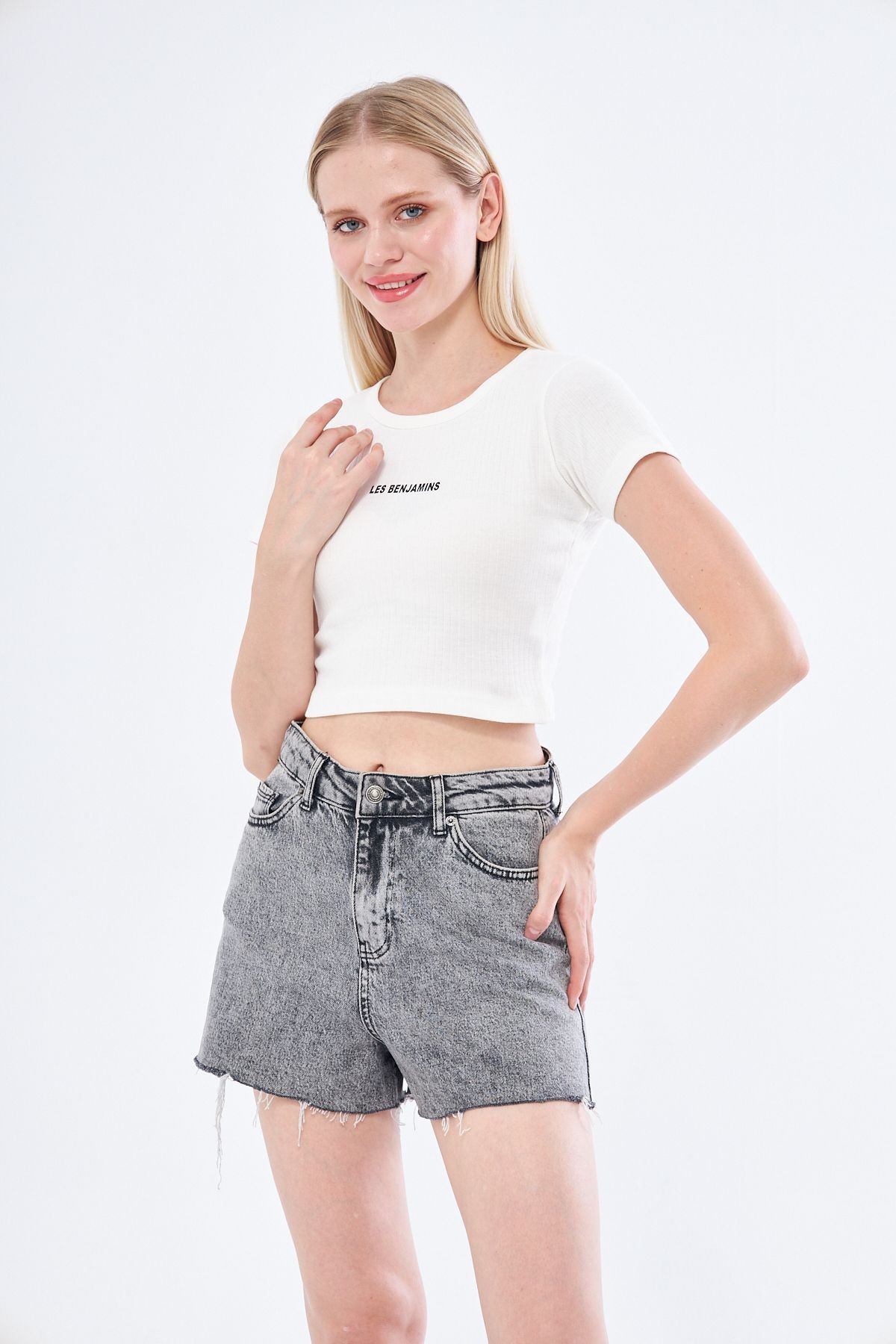Kadın Krem Renk Les Benjemans Baskılı Yarım Crop