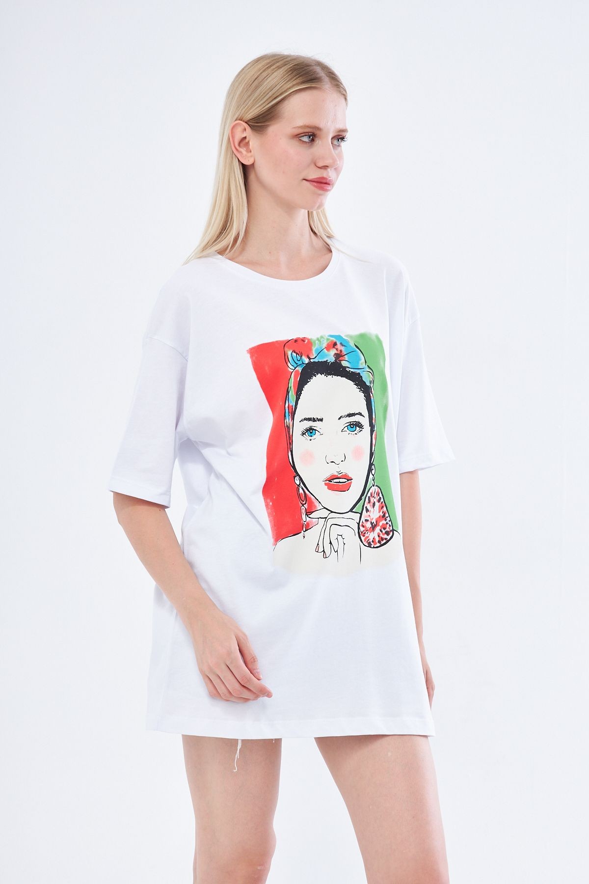 Beyaz Renk Oversize Frida Kahlo Baskılı T-shirt