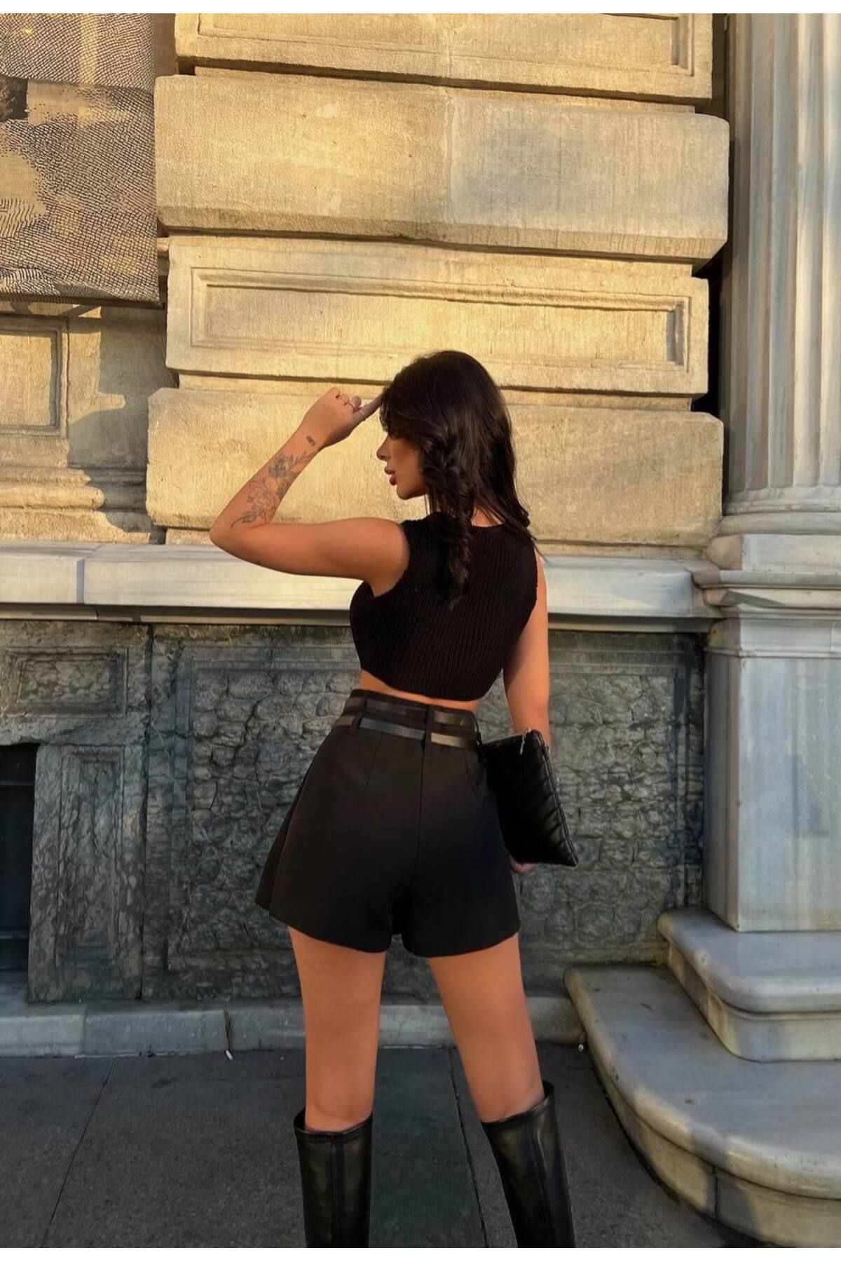 Kadın Haki Çift Kemer Detaylı Piliseli Şortlu Kısa Mini Etek