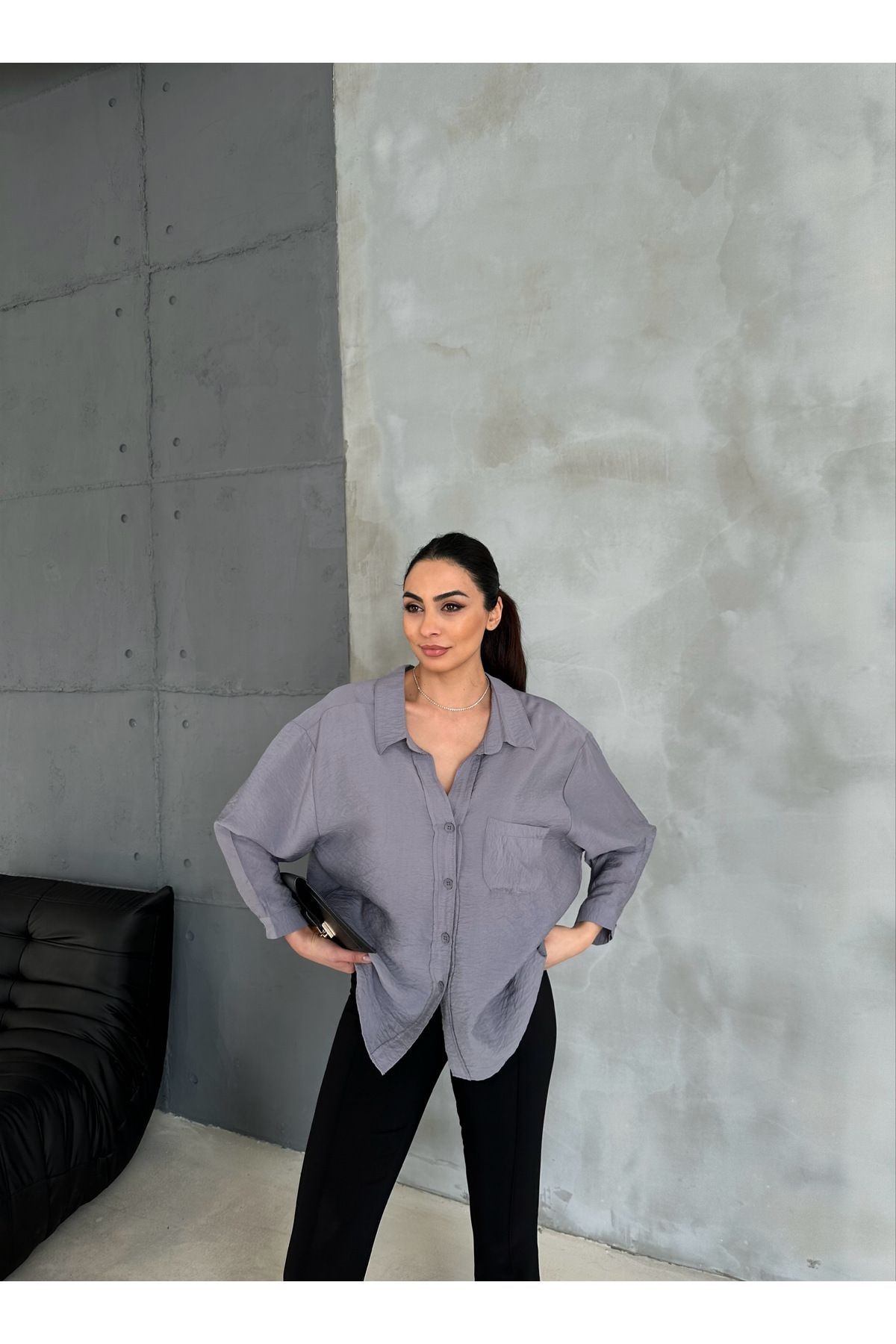 Kadın Gri Cepli Oversize Dokulu Salaş Keten Gömlek
